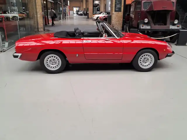 Alfa Romeo Spider view 6