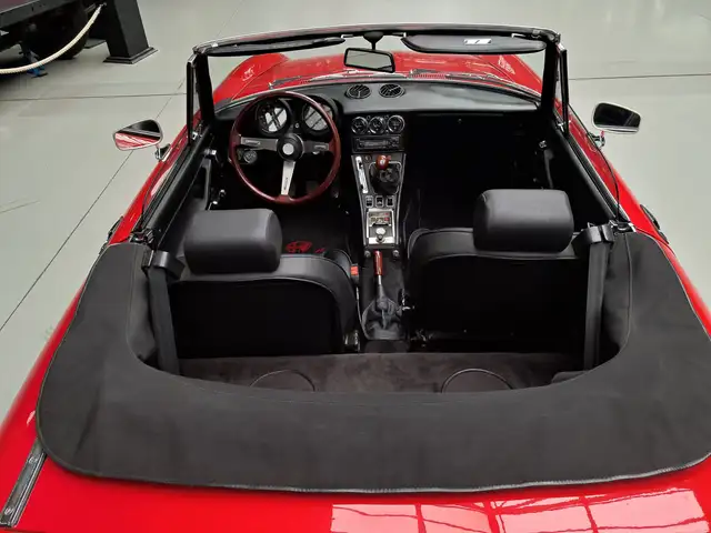 Alfa Romeo Spider view 5
