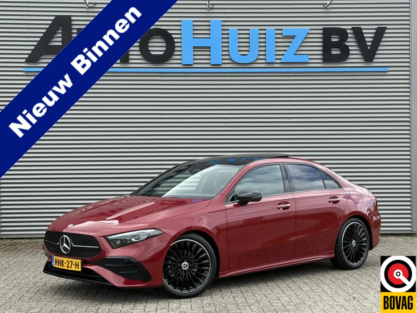 Mercedes-Benz A 180 Star Edition AMG Line 19 Inch Panoramadak Trekhaak Rood - 1