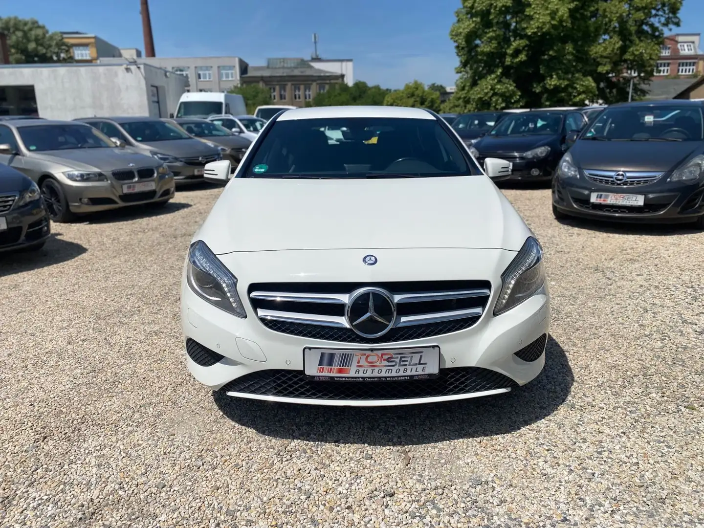 Mercedes-Benz A 180 Urban Bi-Xenon Navi PDC Klima Sitzheizung Weiß - 2