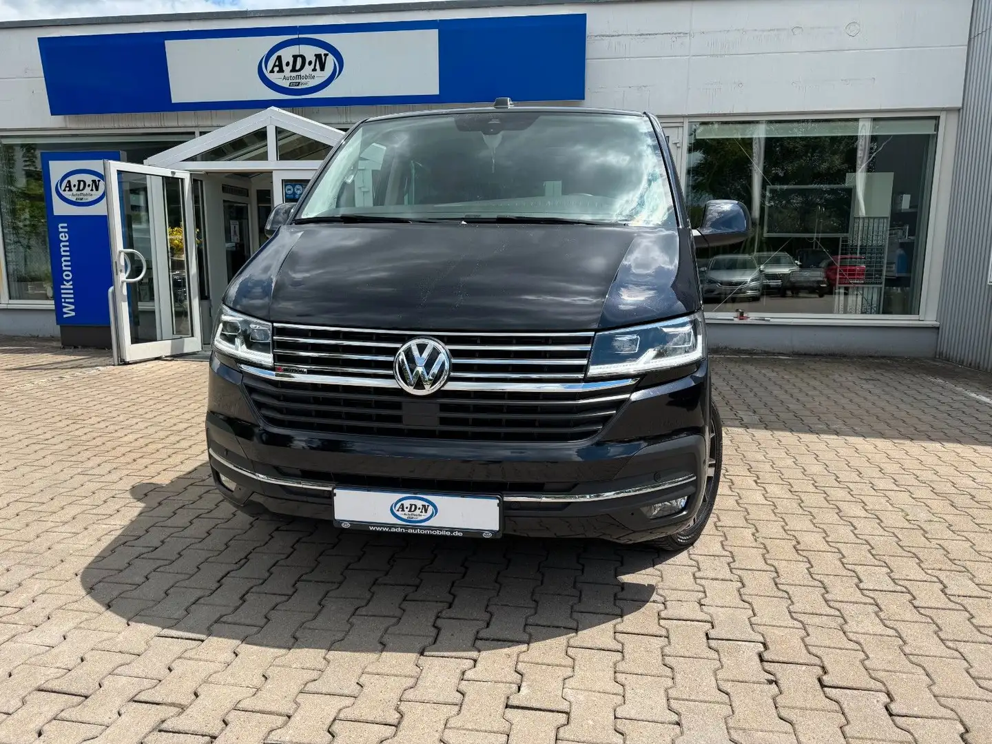 Volkswagen T6 Multivan T6.1 Multivan Generation SiX DSG 4Motion Virtual Zwart - 1