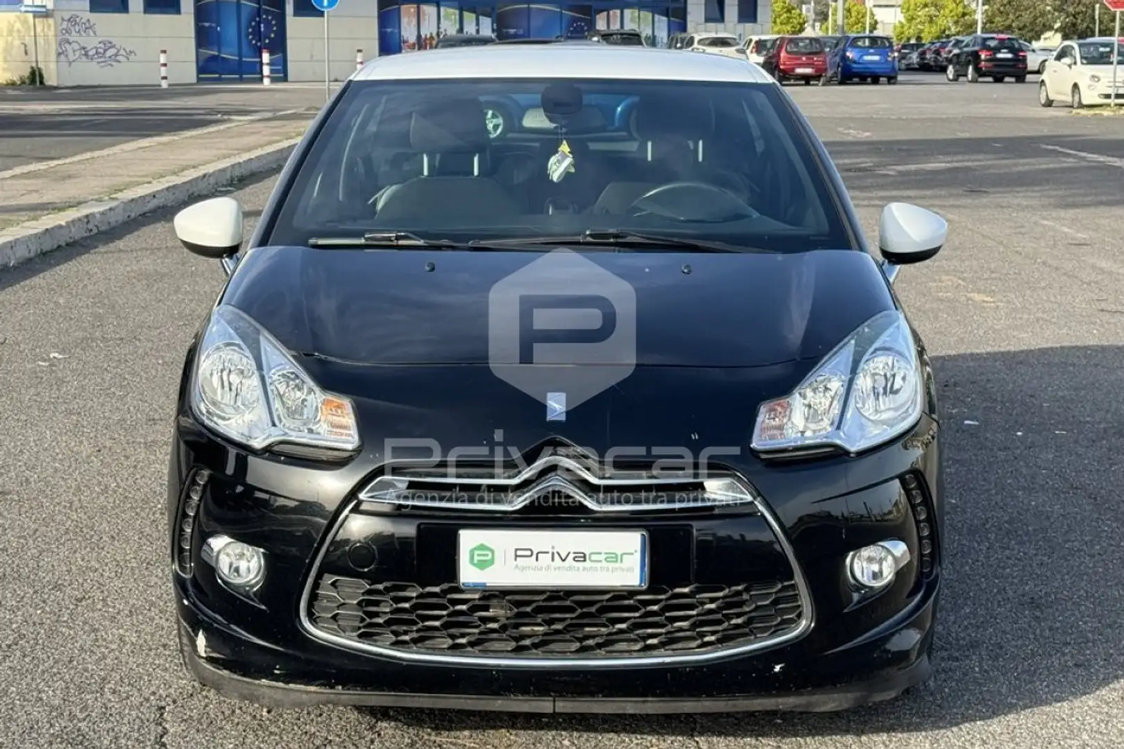 DS Automobiles DS 3 DS 3 1.2 VTi 82 So Chic crna - 2