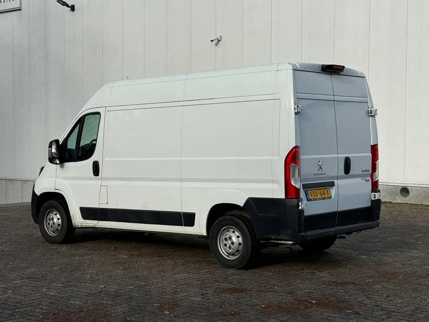 Peugeot Boxer 333 2.0 BlueHDI L2H2 Pro Wit - 2