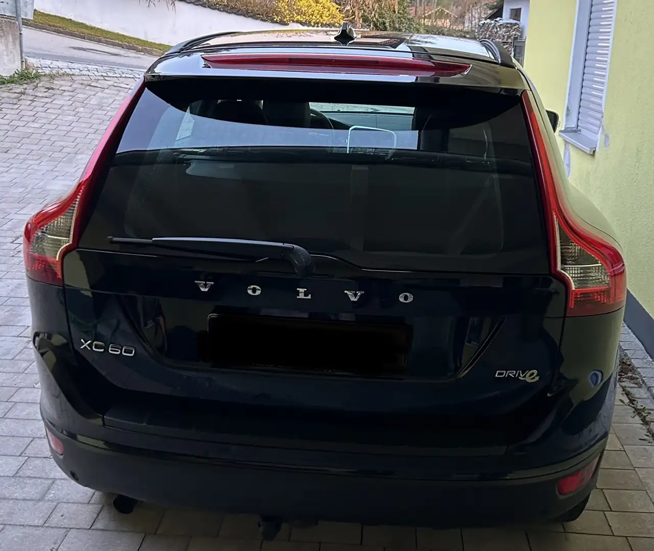 Volvo XC60 Kinetic Drive Schwarz - 2