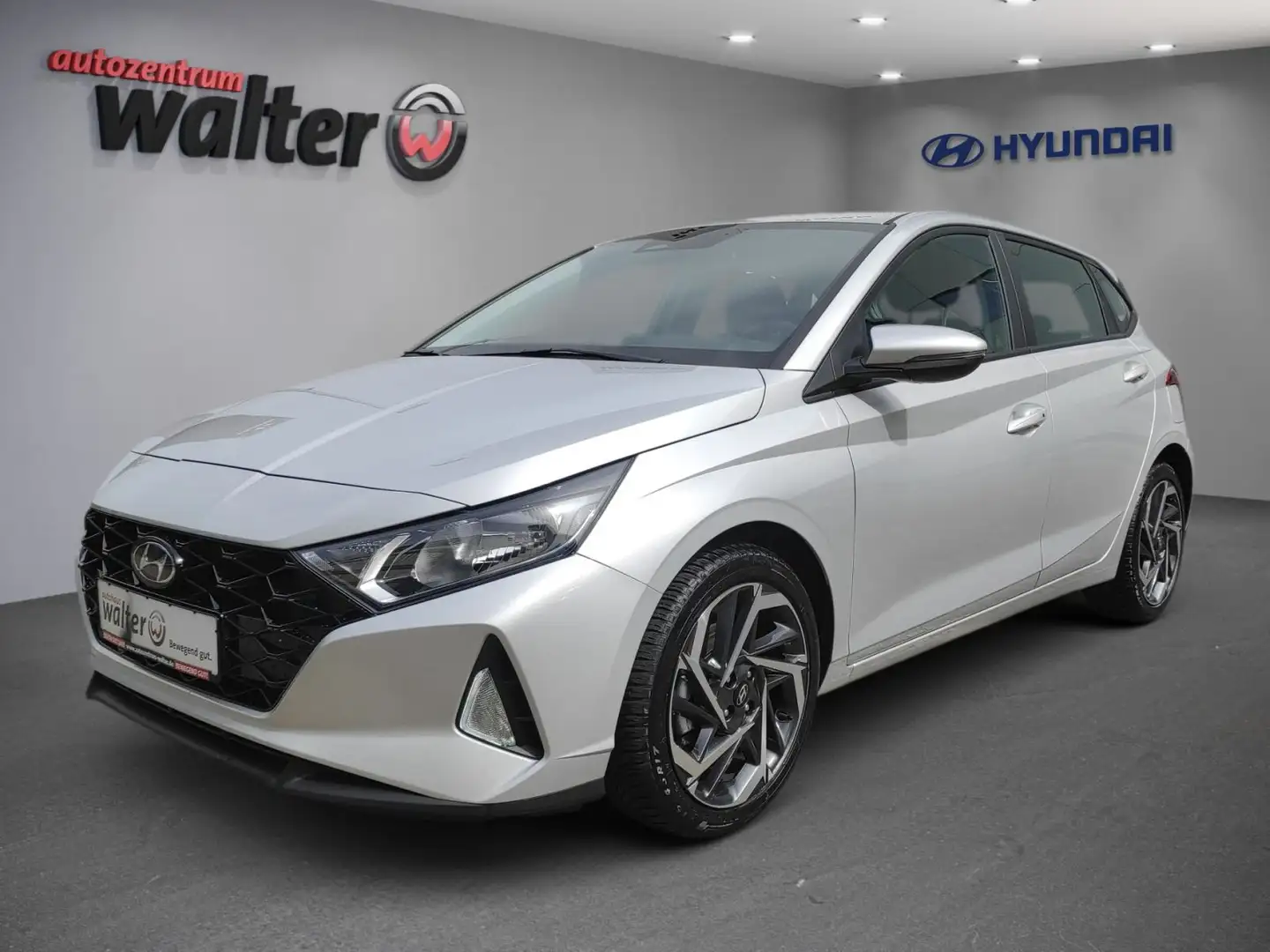 Hyundai i20 1.0L Trend, Navigation, Sitzheizung vorne + Silber - 1