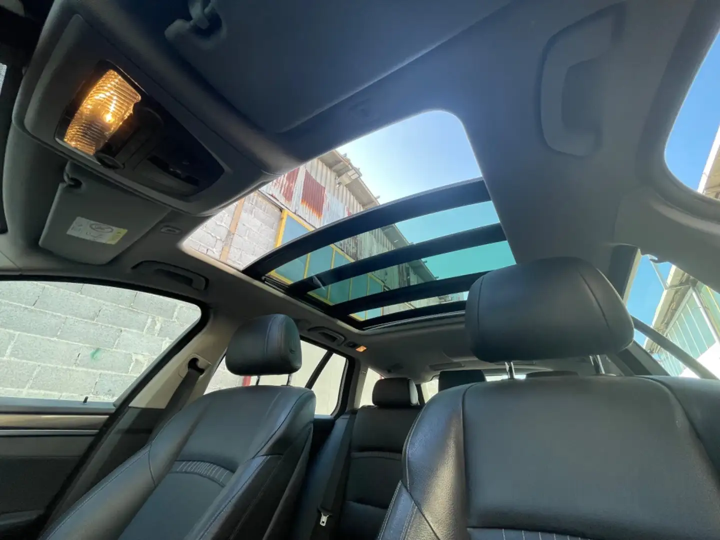 BMW 520 520d xDrive Touring Luxury Grigio - 2