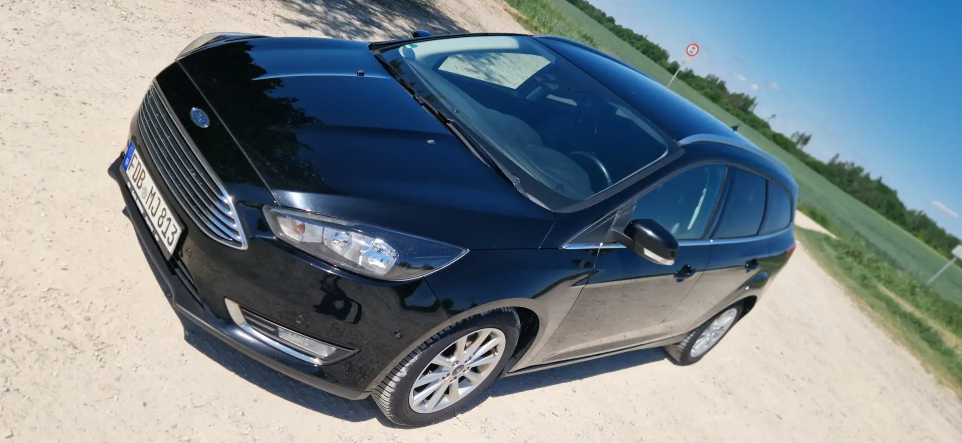 Ford Focus 1,5 TDCI Tunier Titanium Schwarz - 2