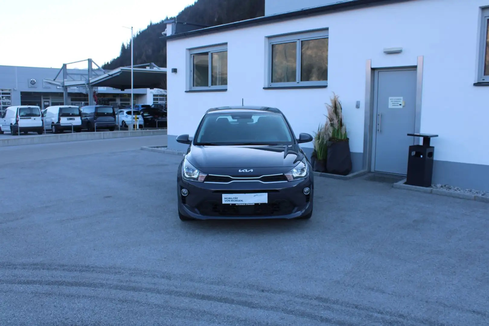 Kia Rio 1,2 DPI Titan ISG Gris - 2
