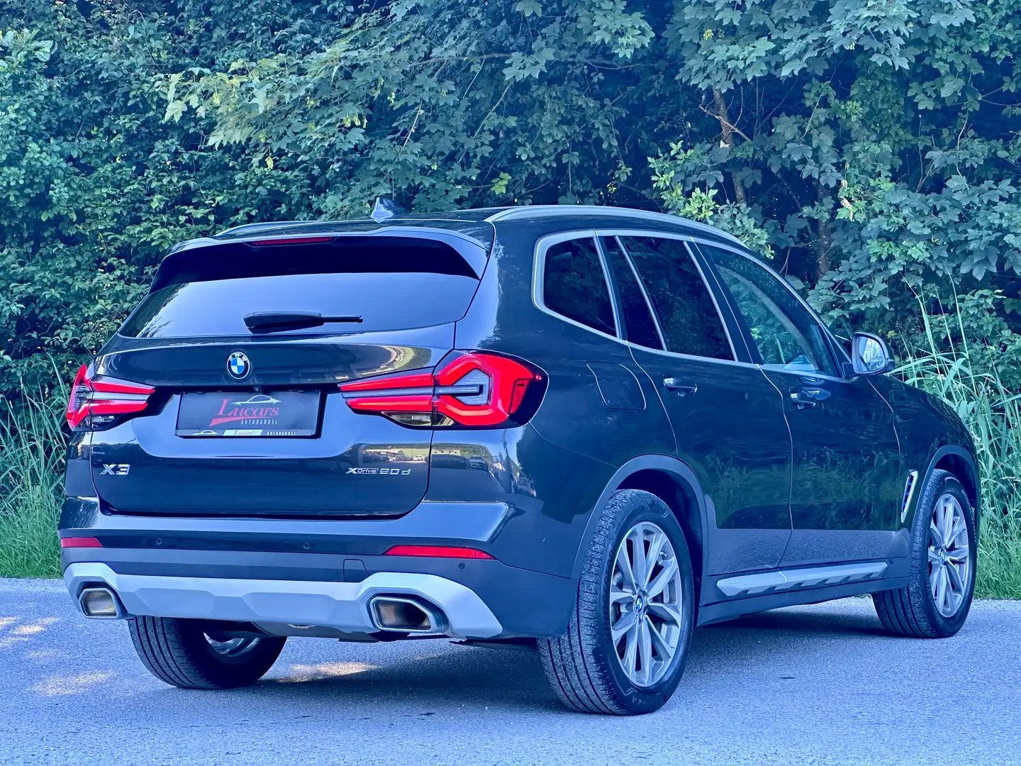 BMW X3 xDrive 20 d Aut. AHK*PANO*LEDER*LED*NAVI*1 BESITZ* Schwarz - 2