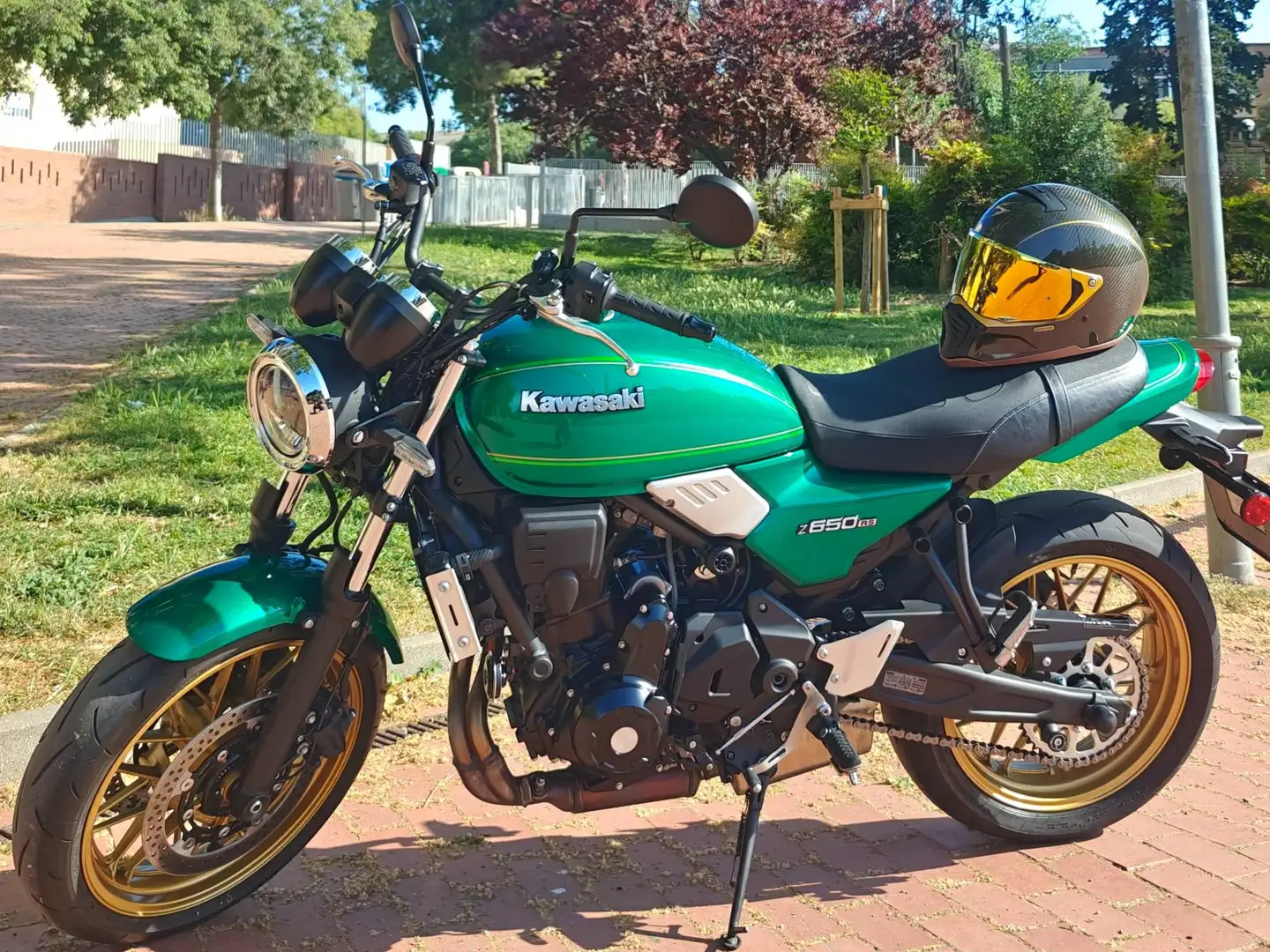 Kawasaki Z 650 RS Modelo 2022 50 aniversario de la Z1 Verde - 1