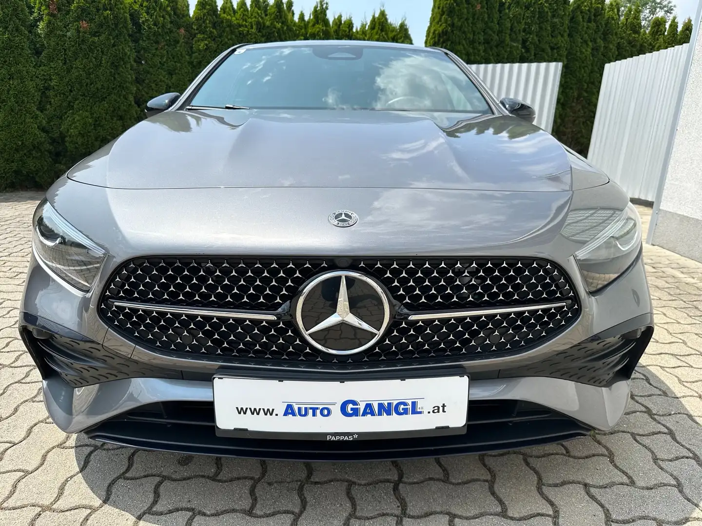 Mercedes-Benz A 180 AMG Line Premium 2,0D 85kw GARANTIE bis 9.2027 Grau - 1