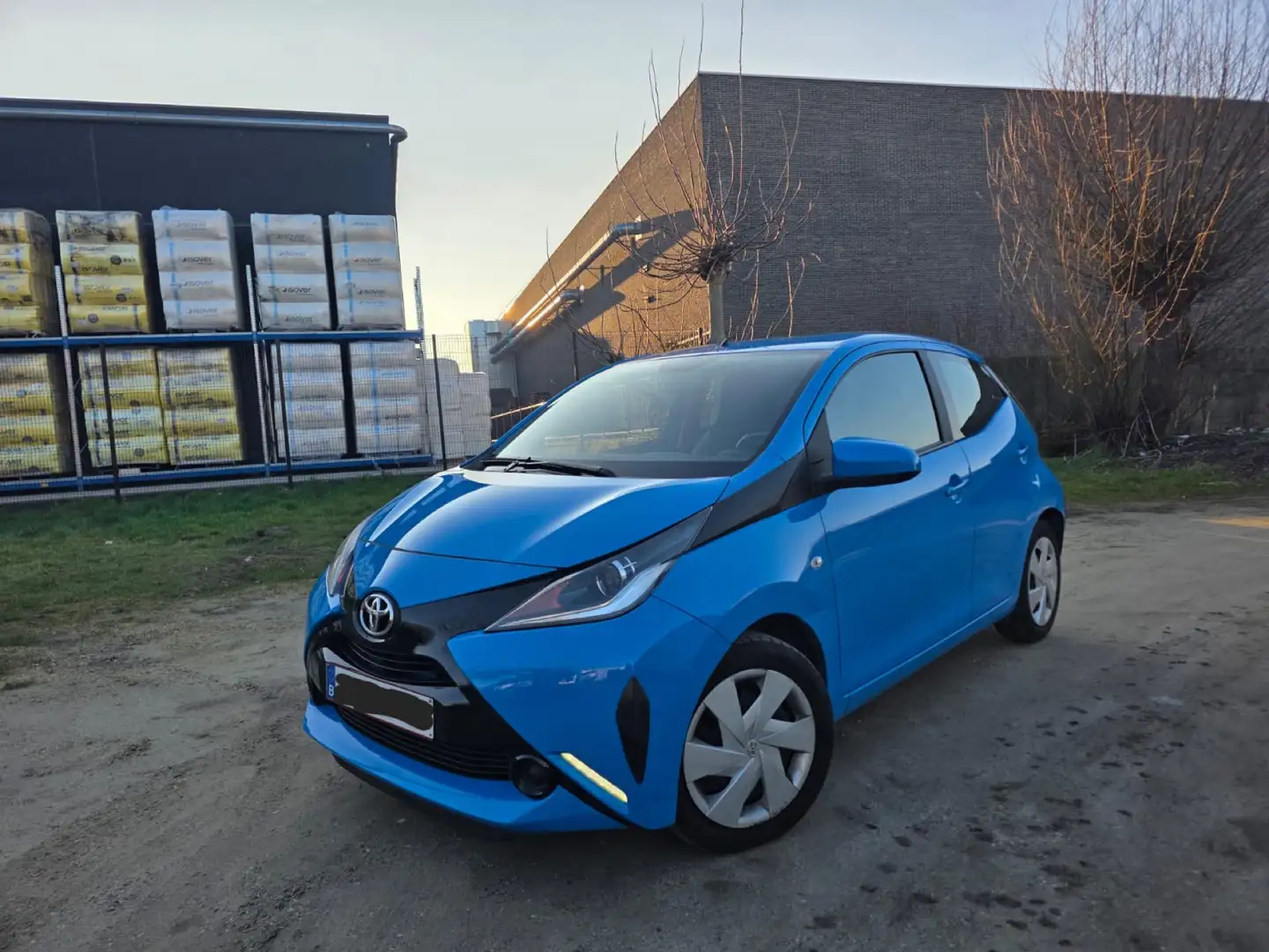 Toyota Aygo 1.0i VVT-i x-play M/M - 1