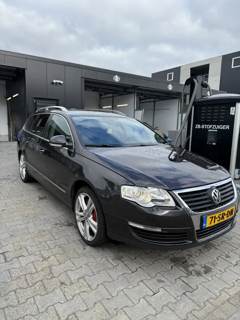 Volkswagen Passat 3.2 V6 Highline 4M Zwart - 2