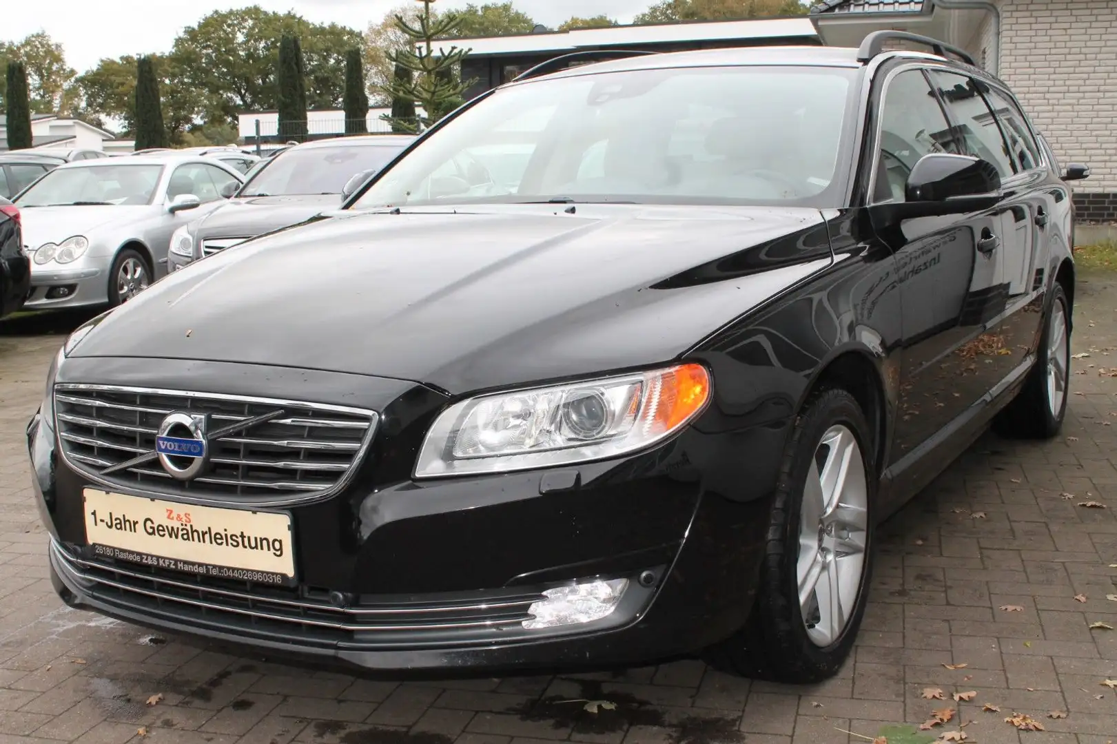 Volvo V70 Kombi Momentum *TÜV-NEU* Schwarz - 2