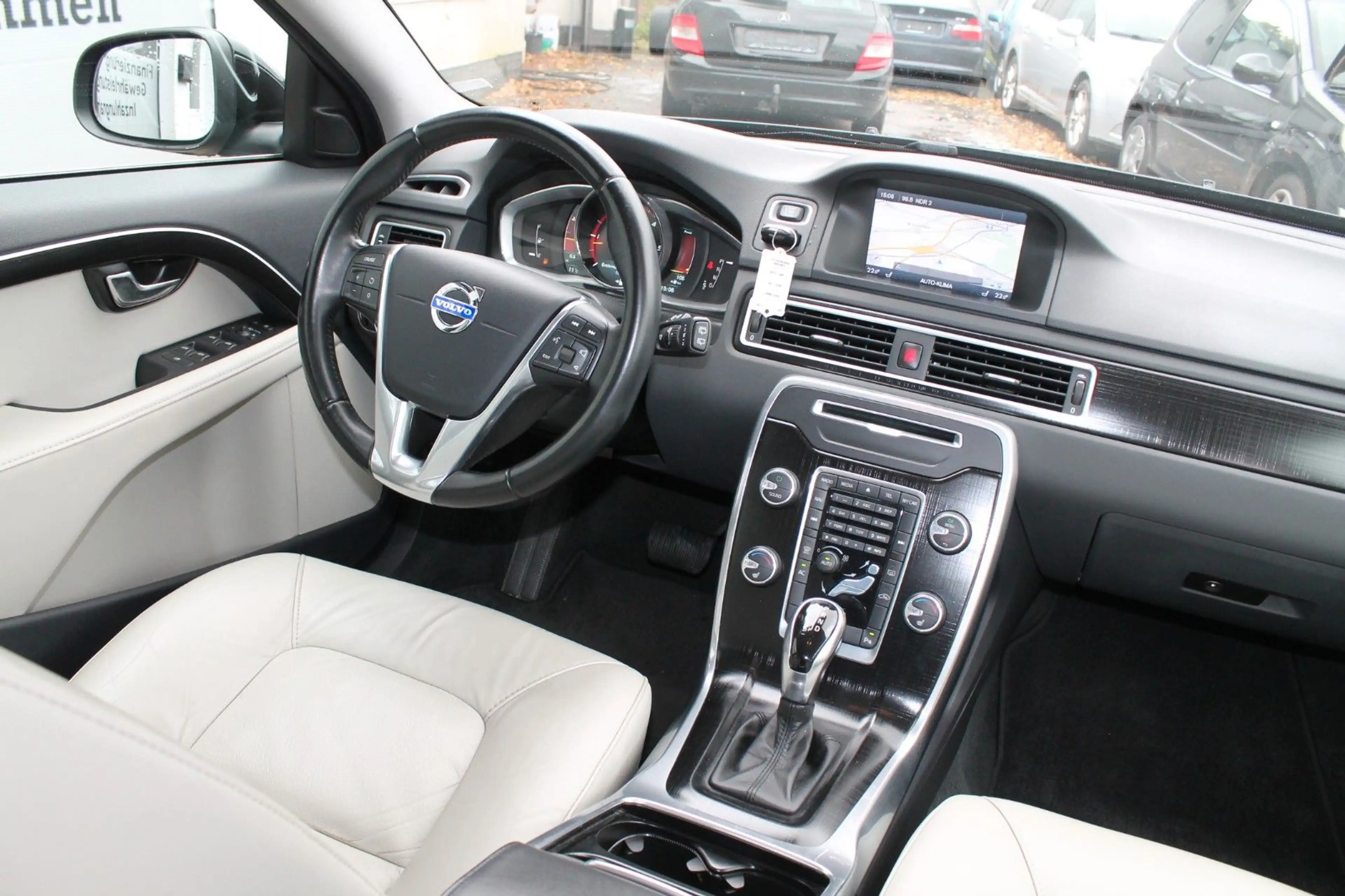Volvo V70 Kombi Momentum *TÜV-NEU* — photo 12