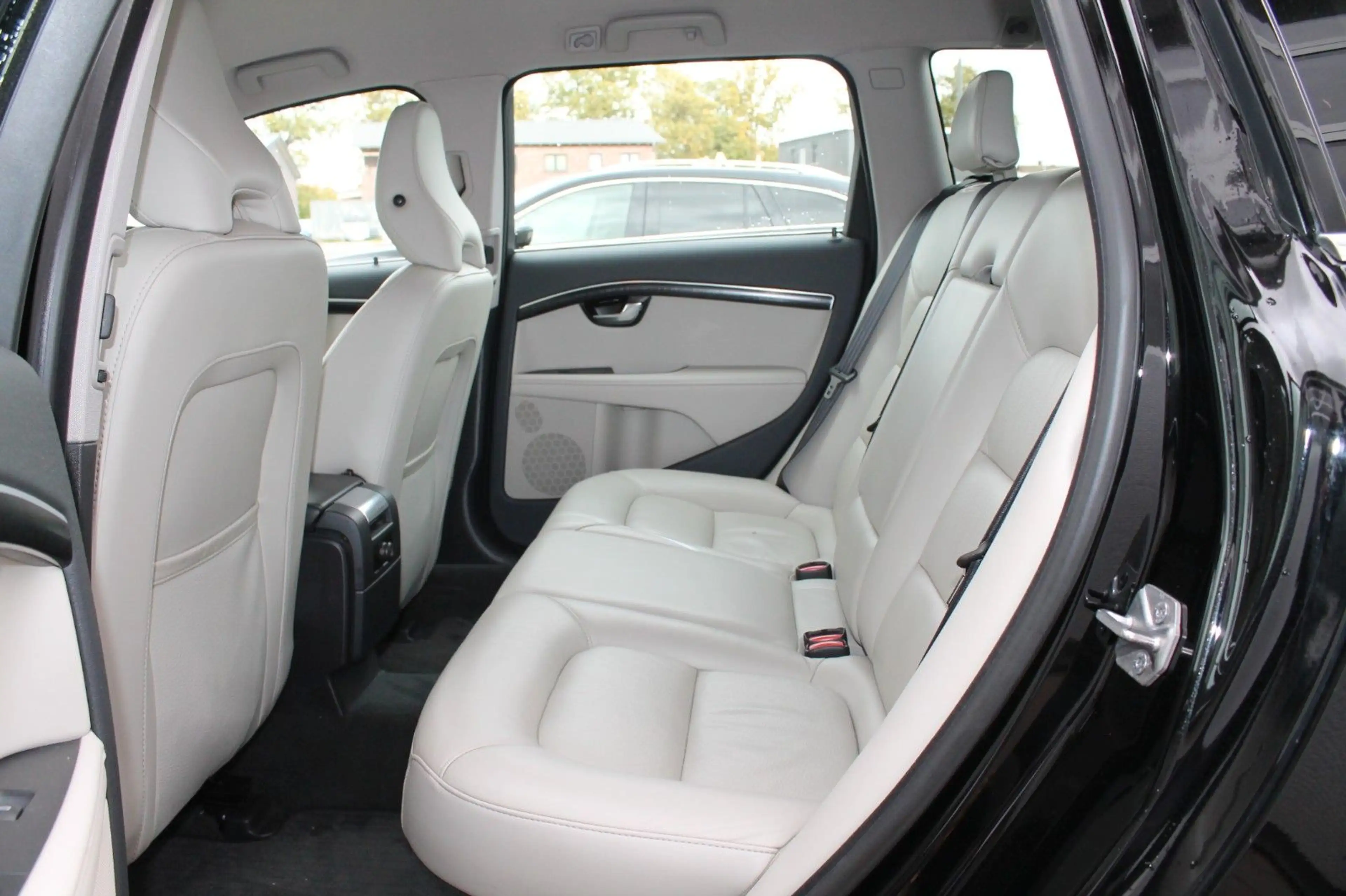 Volvo V70 Kombi Momentum *TÜV-NEU* — photo 8