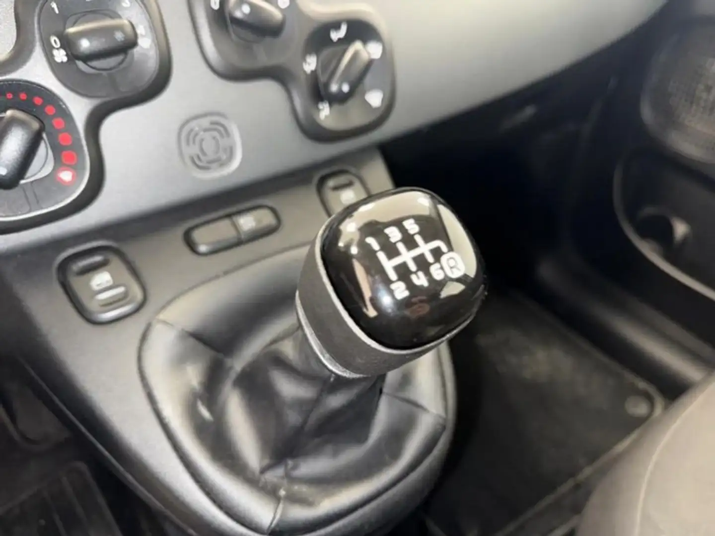 Fiat Panda III 2021 1.0 firefly hybrid City Life s&s 70cv 5p Grau - 2