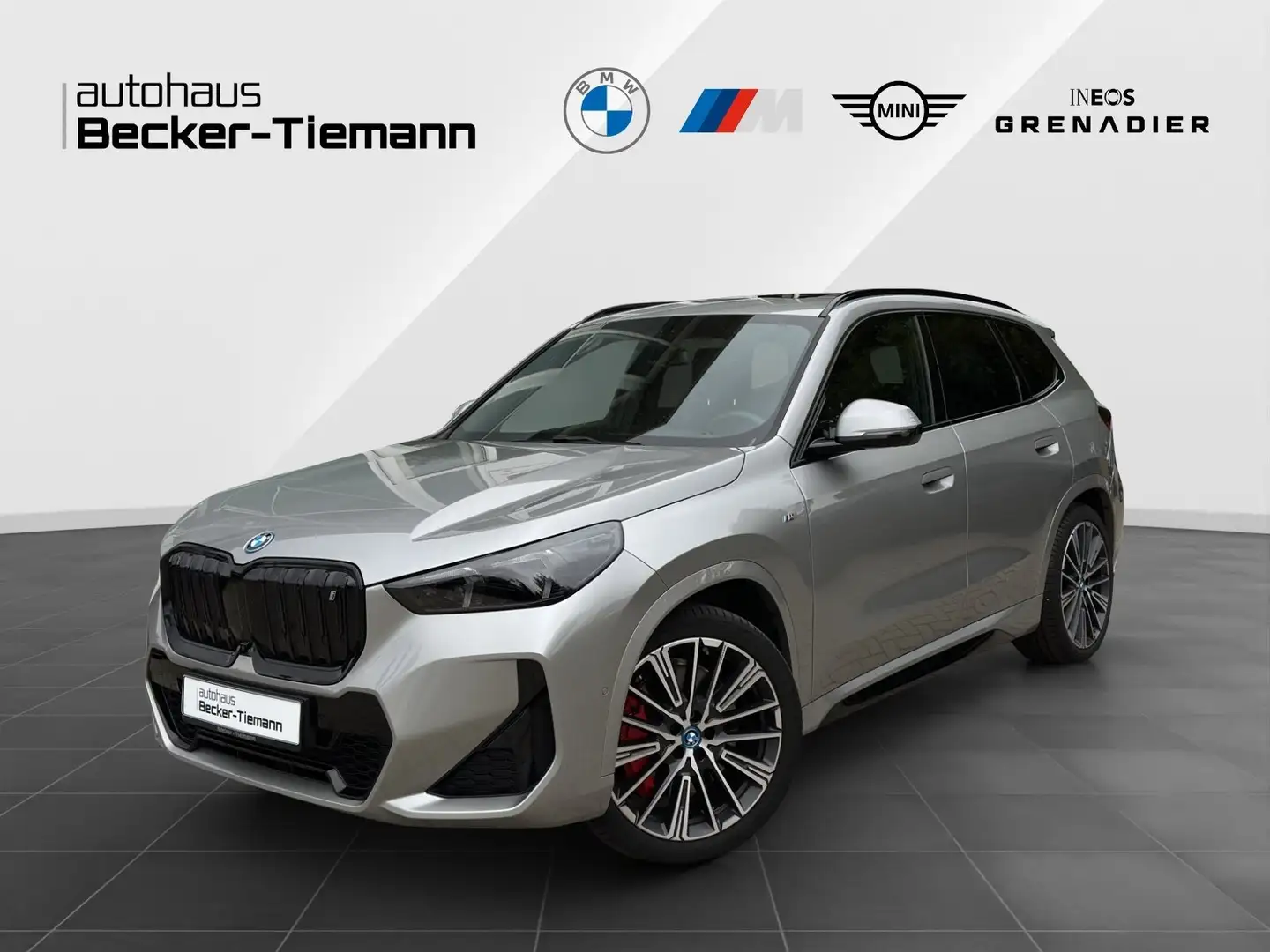 BMW iX 1 xDrive30 20" / Pano / Keyless / Lkrd Heizung / D Silber - 1