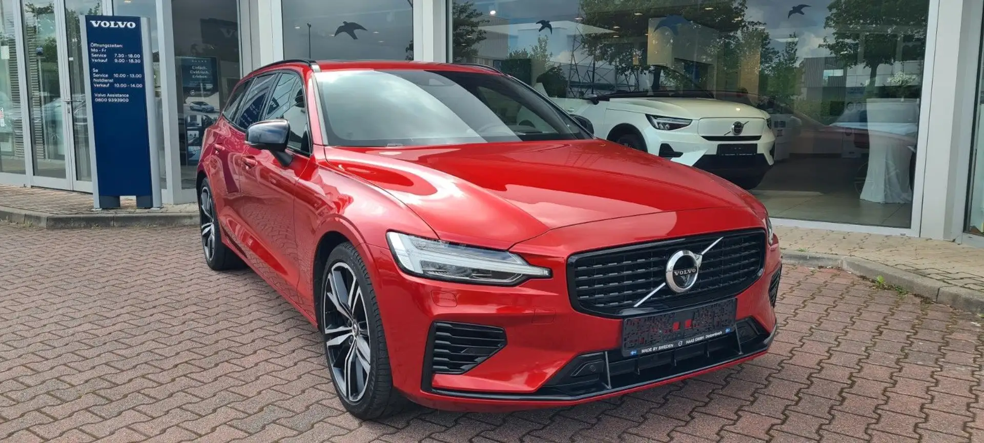 Volvo V60 T6 Recharge AWD Geartronic R Design Rood - 1