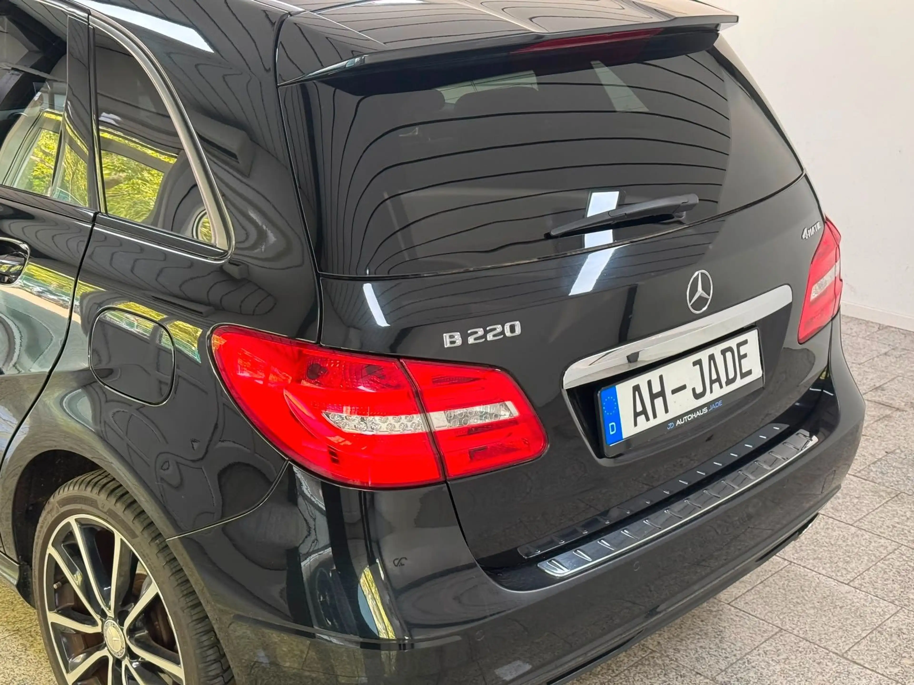 Mercedes-Benz B 220 *4Matic*H/K*MEMORY*PANO*ILS*ACC*Kamera — photo 11