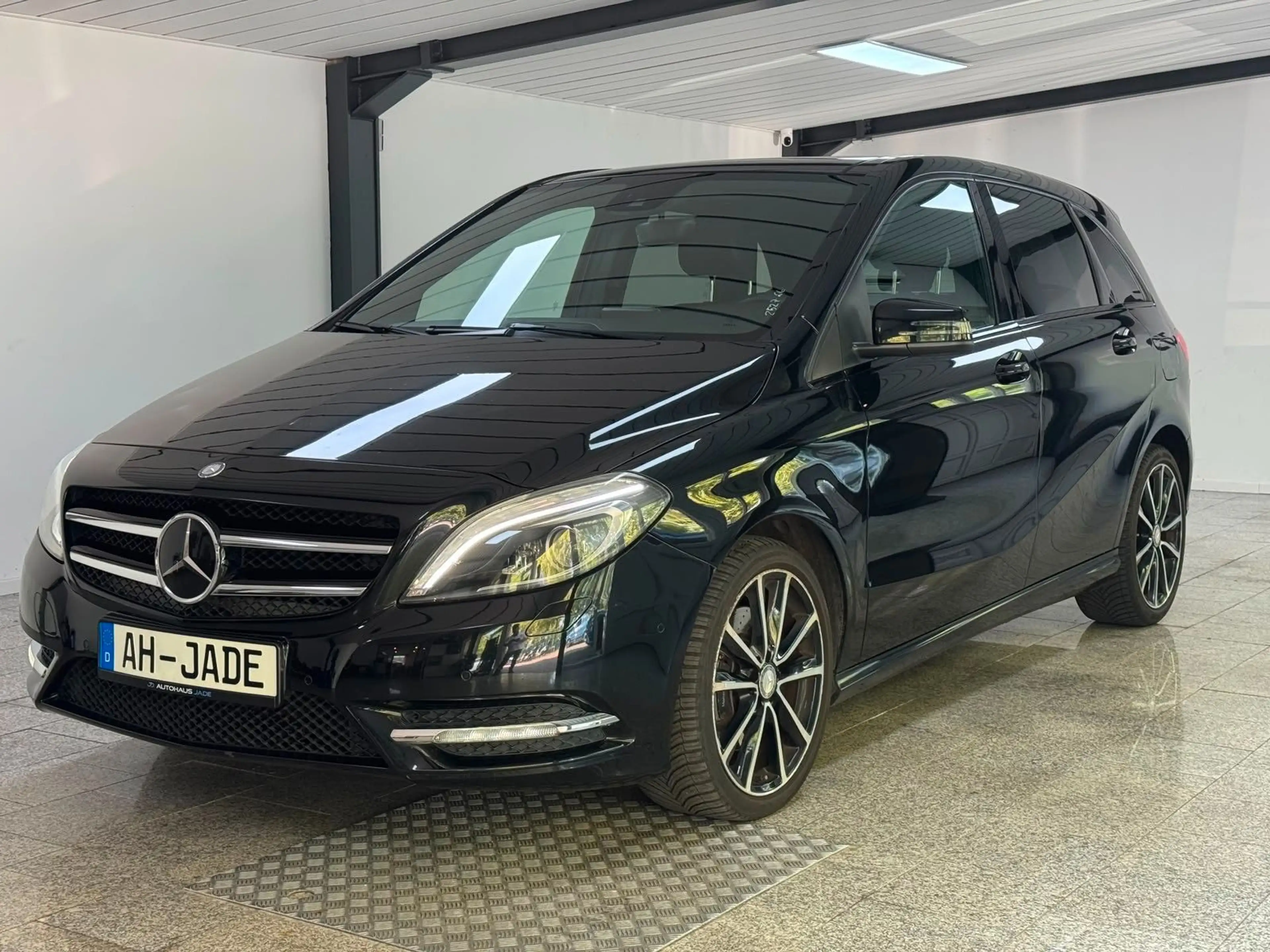 Mercedes-Benz B 220 *4Matic*H/K*MEMORY*PANO*ILS*ACC*Kamera — photo 2