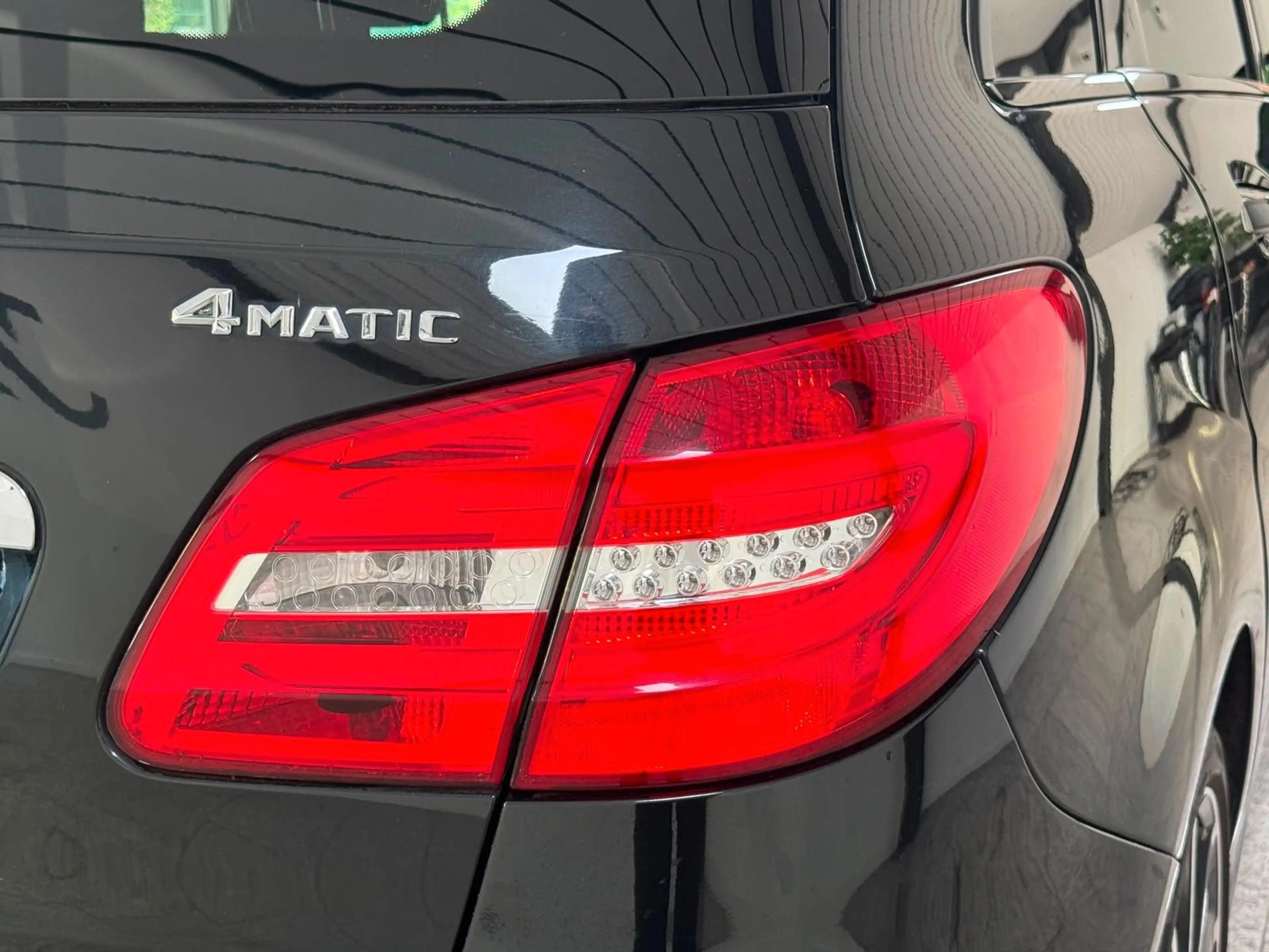 Mercedes-Benz B 220 *4Matic*H/K*MEMORY*PANO*ILS*ACC*Kamera — photo 12