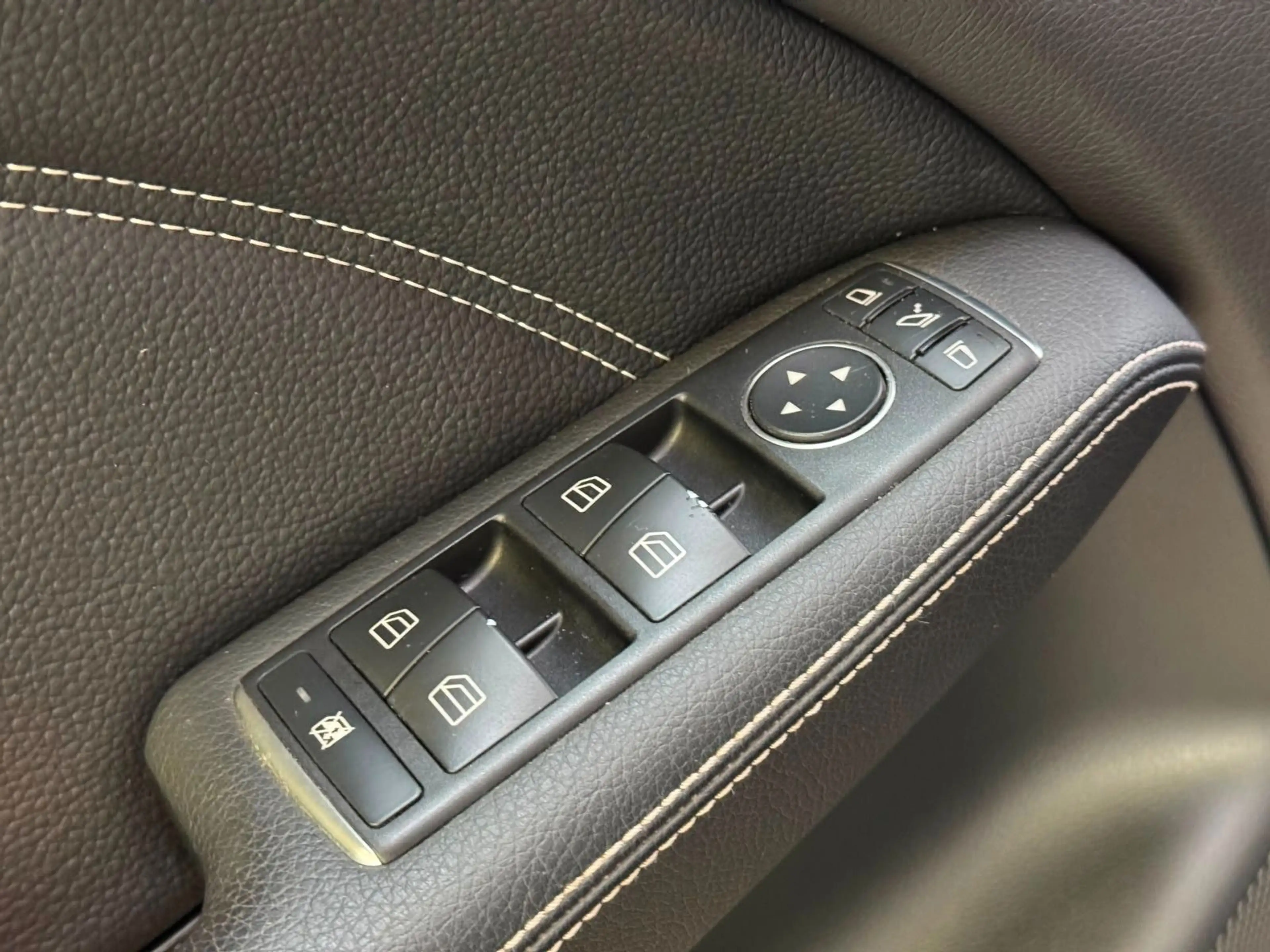 Mercedes-Benz B 220 *4Matic*H/K*MEMORY*PANO*ILS*ACC*Kamera — photo 36