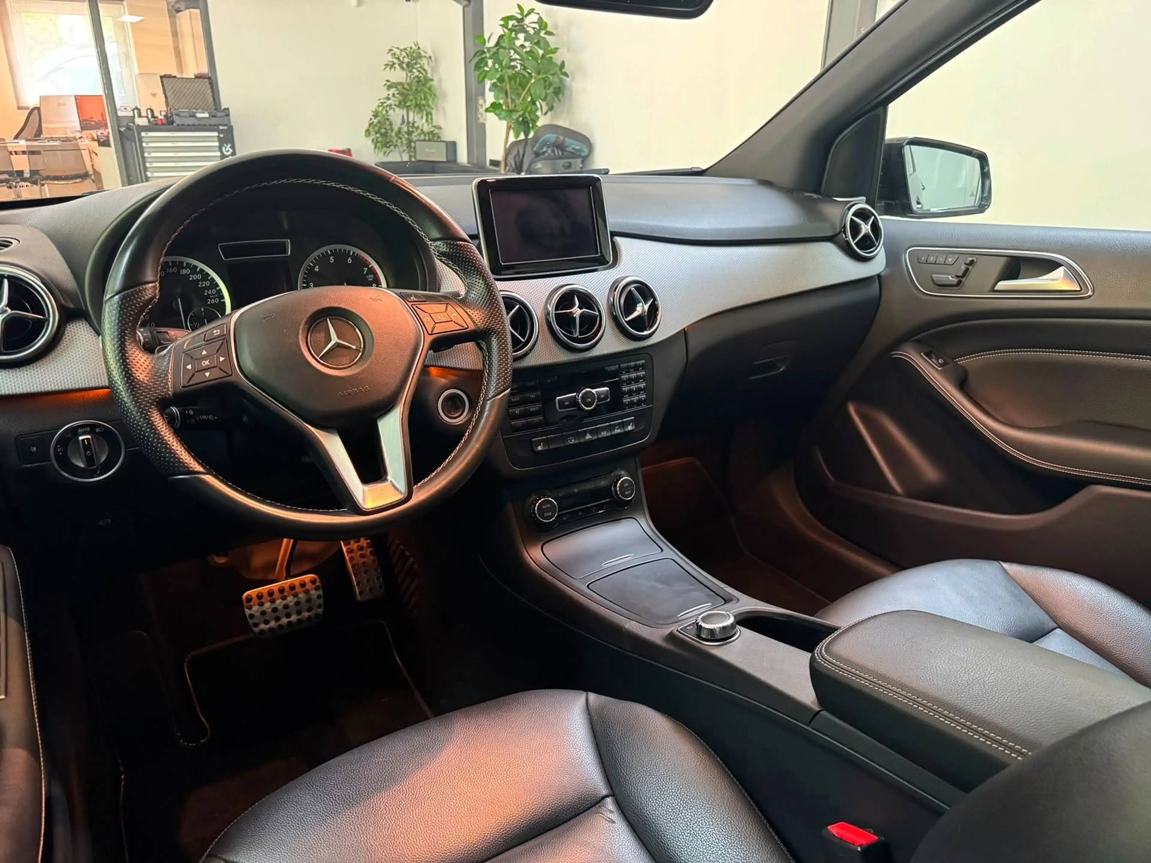 Mercedes-Benz B 220 *4Matic*H/K*MEMORY*PANO*ILS*ACC*Kamera — photo 14
