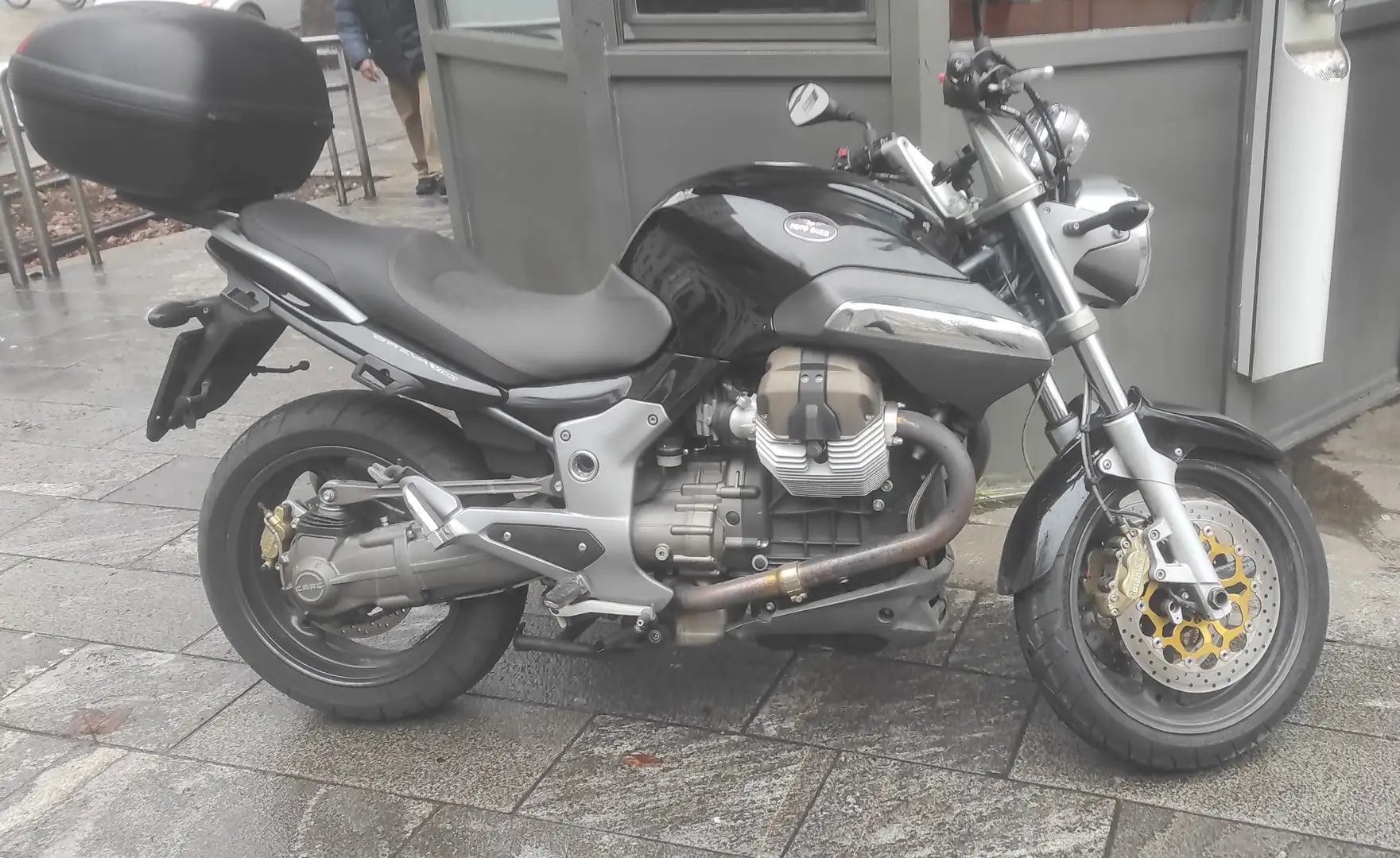 Moto Guzzi Breva 1100 Zwart - 2