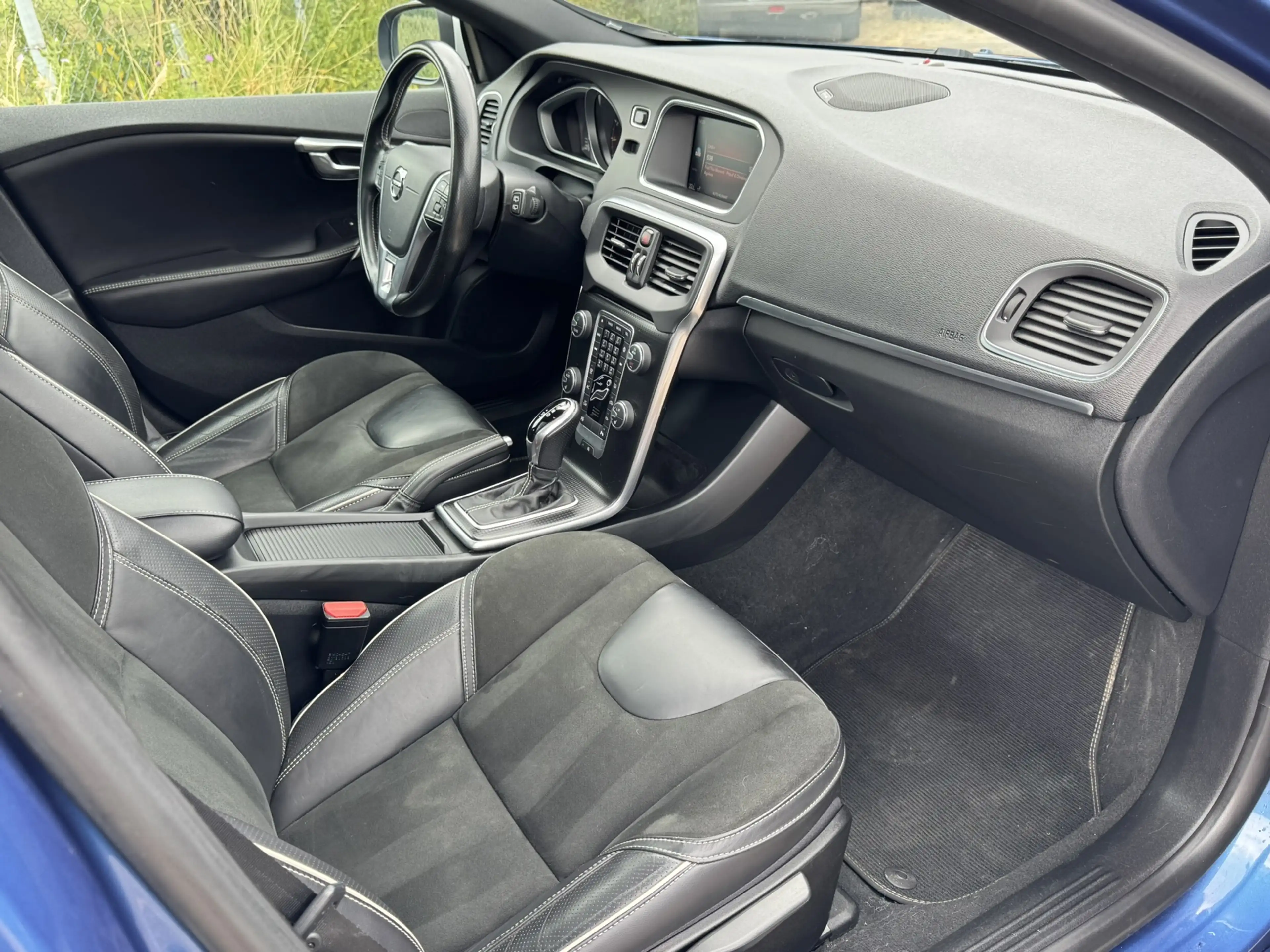 Volvo V40 1.5 T3 Polar+ Sport Harman Kardon — photo 13