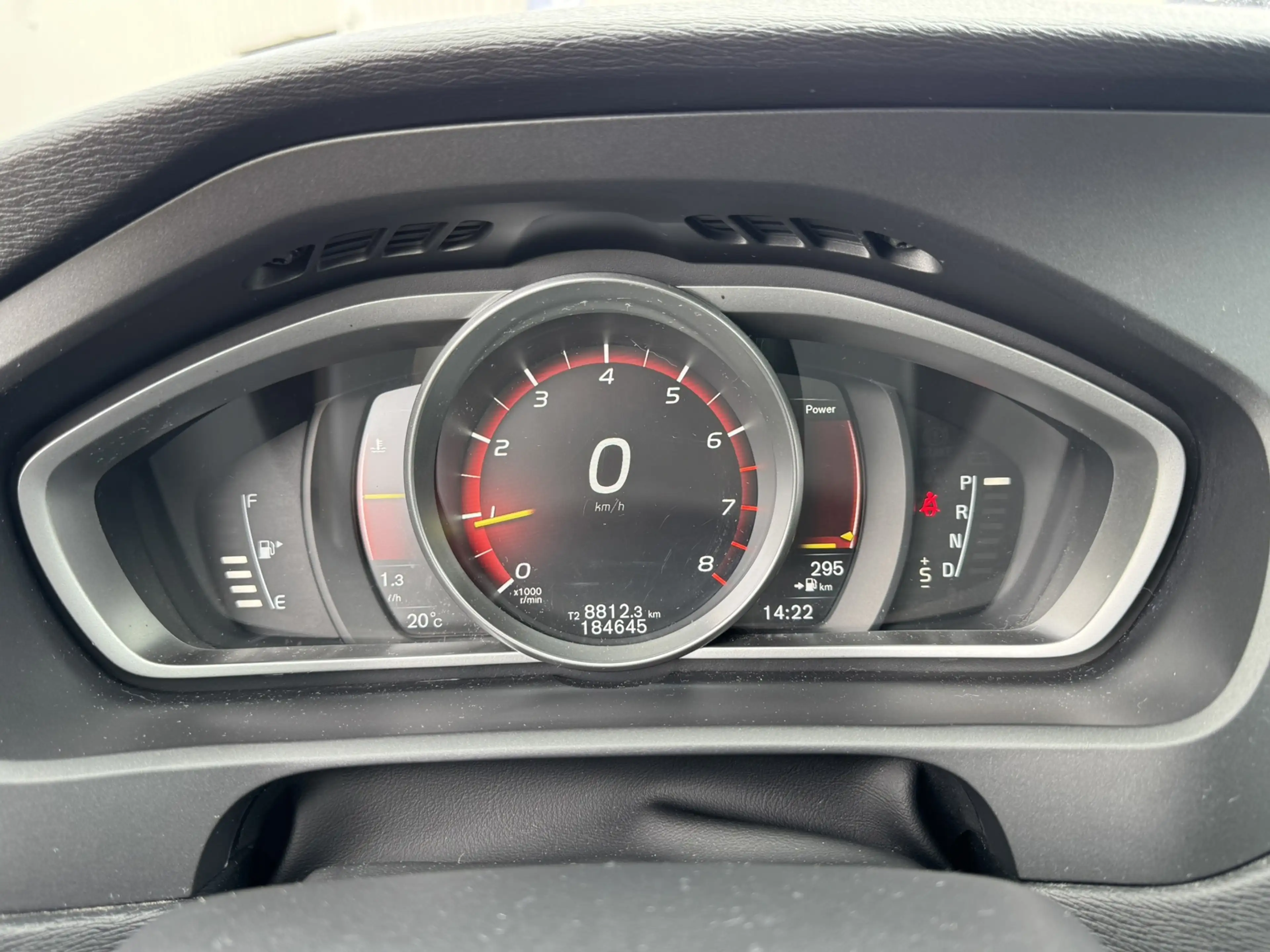 Volvo V40 1.5 T3 Polar+ Sport Harman Kardon — photo 8