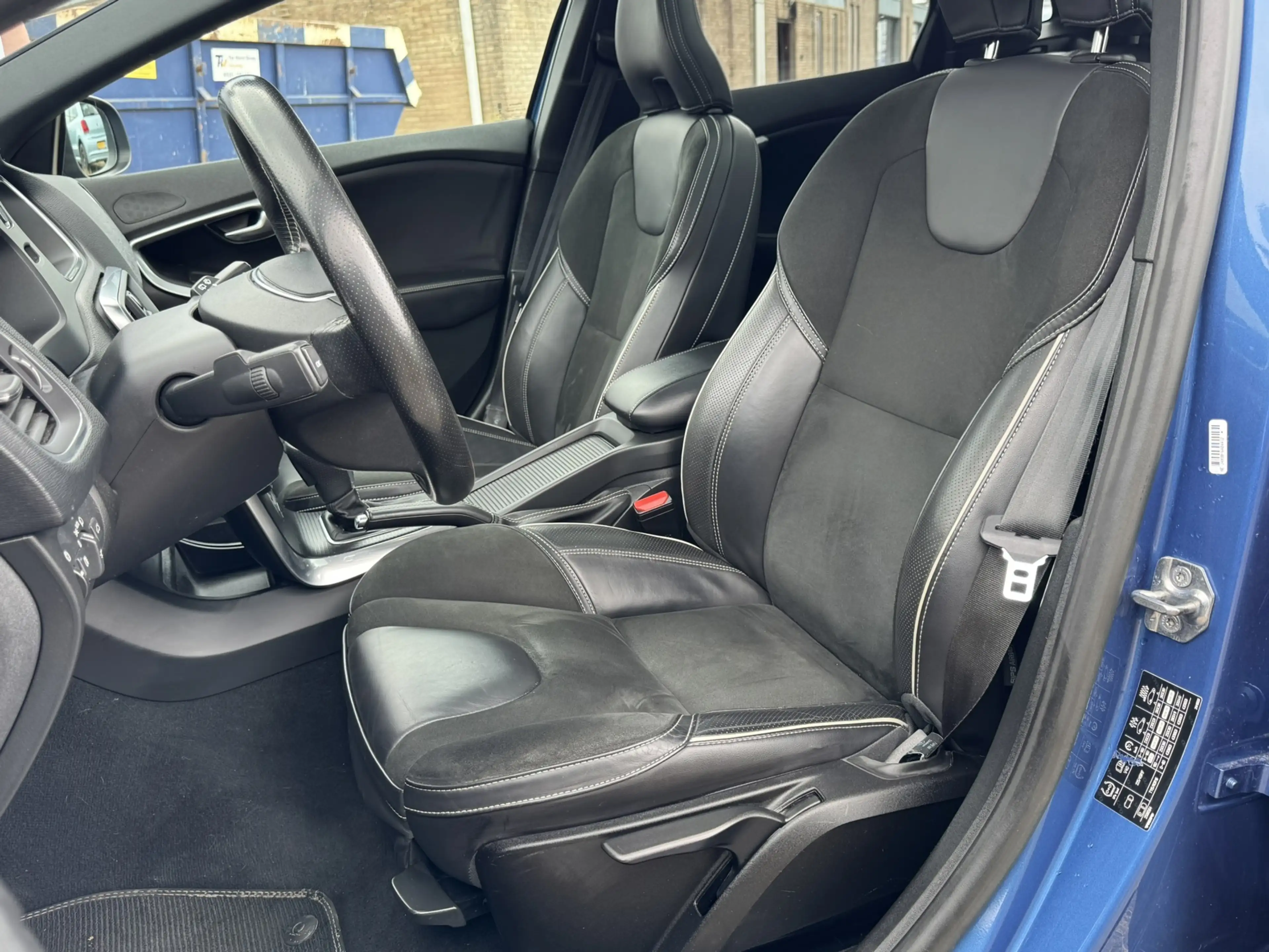 Volvo V40 1.5 T3 Polar+ Sport Harman Kardon — photo 4