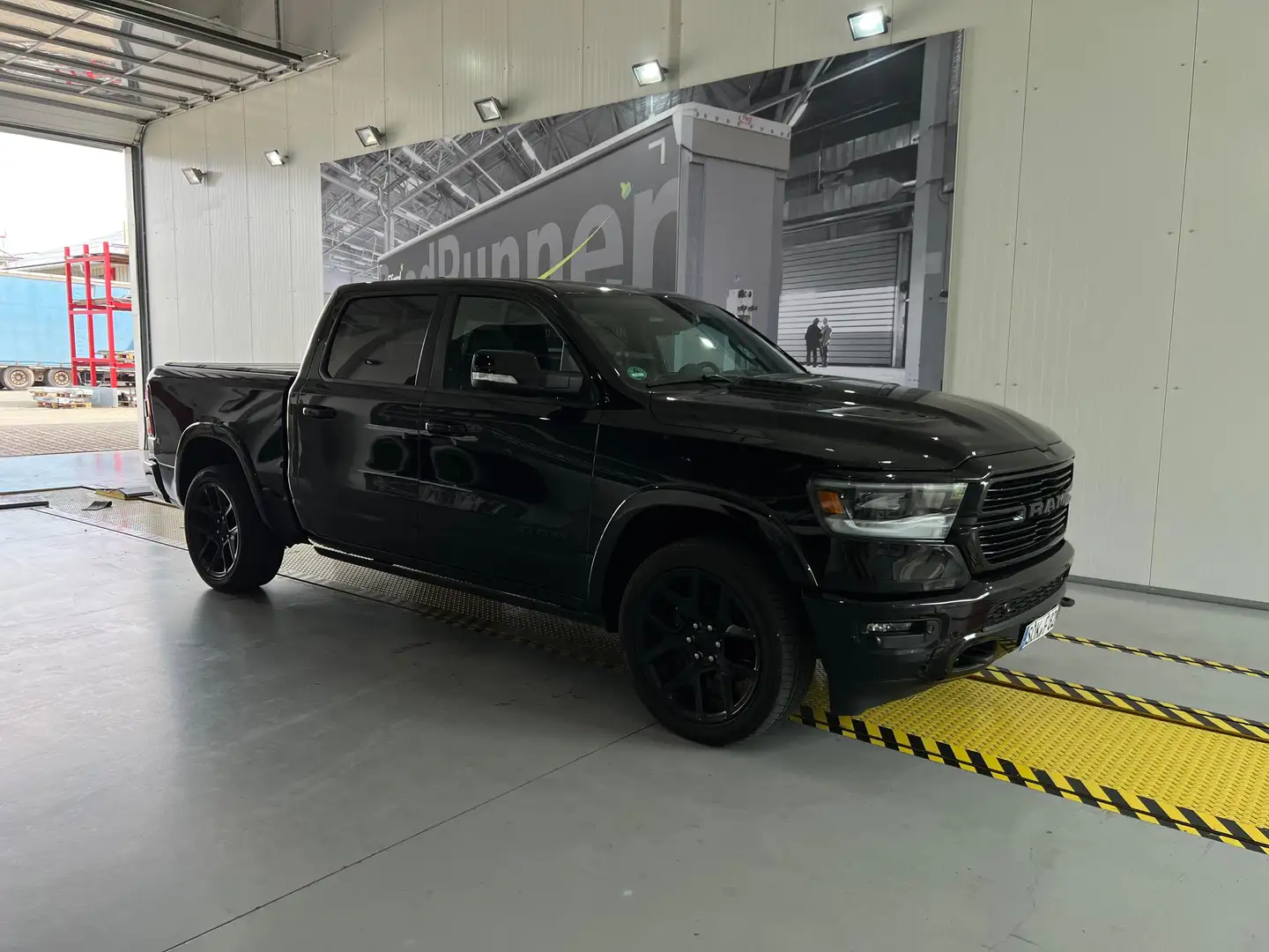 Dodge RAM Laramie / 4x4 / Head-Up / elek. Einstig / 200km/h Schwarz - 1