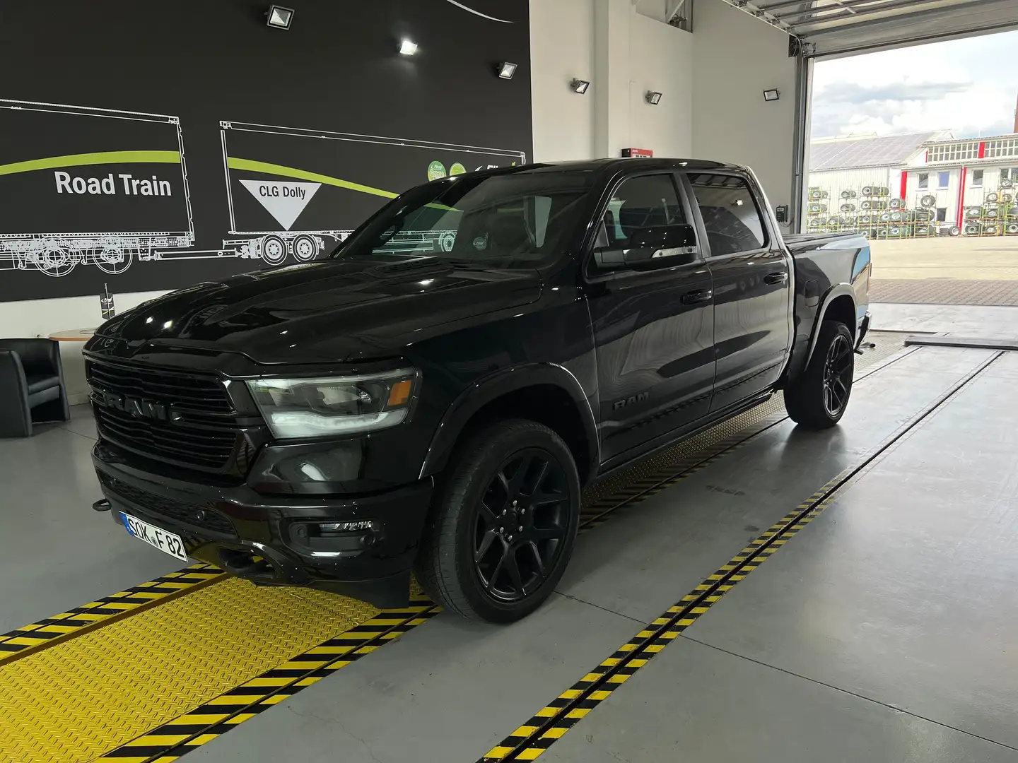 Dodge RAM Laramie / 4x4 / Head-Up / elek. Einstig / 200km/h Schwarz - 2