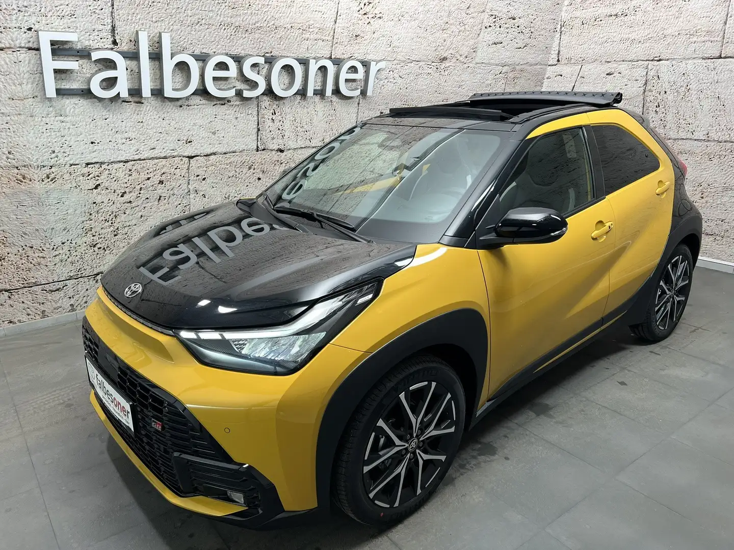 Toyota Aygo X Hybrid GR SPORT + Canvas-Faltdach Gelb - 2