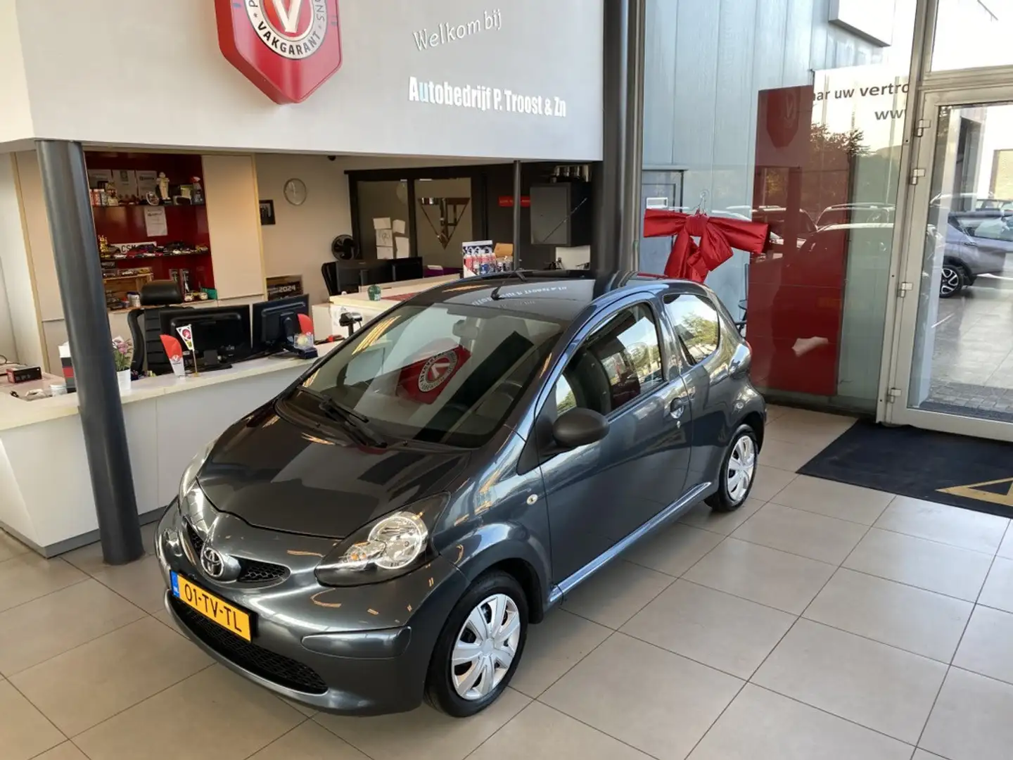 Toyota Aygo 1.0-12V,Stuurbekrachting,Radio Cd met Aux Aansluit Grau - 2