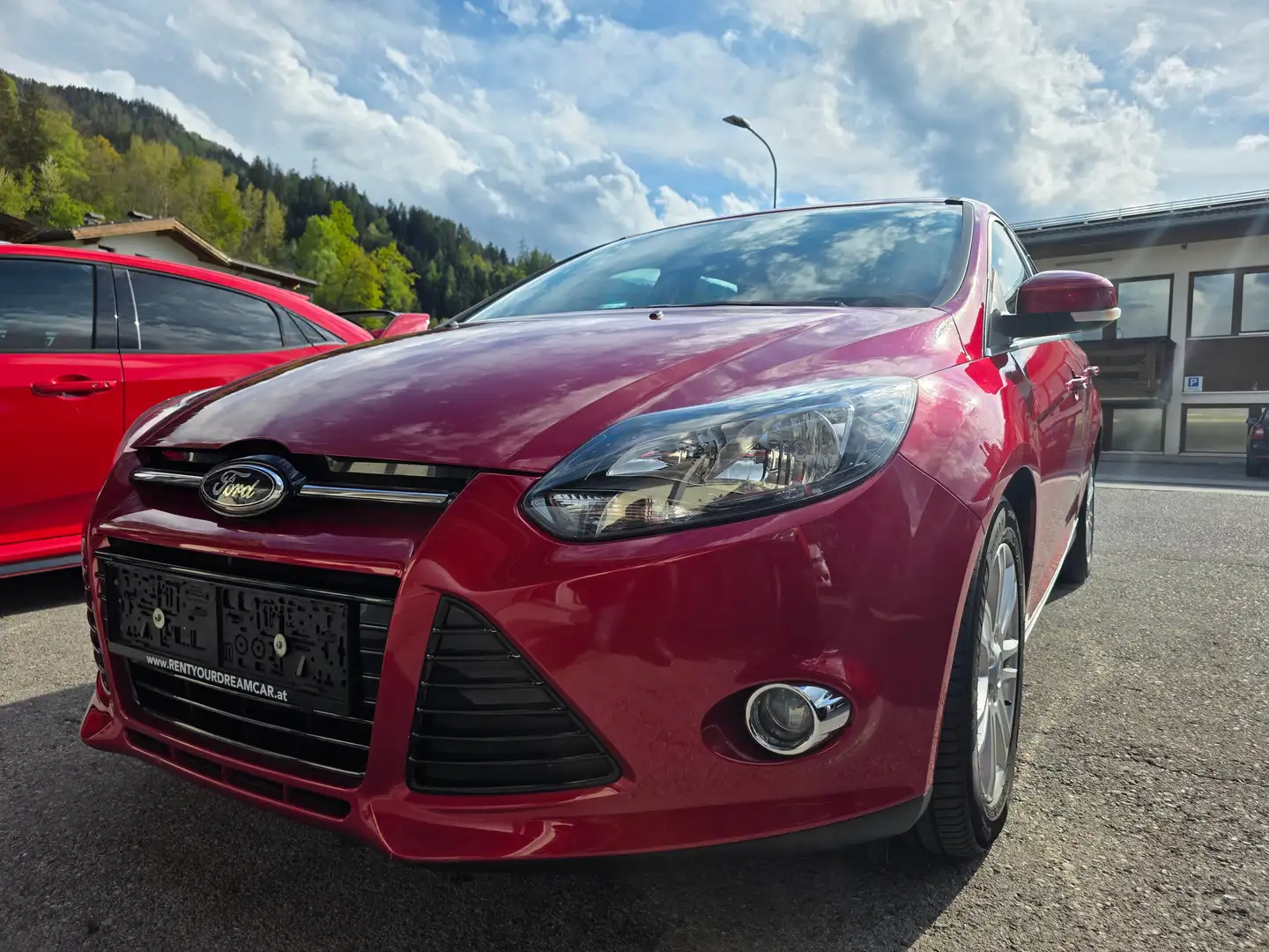 Ford Focus Titan 1,6 Tdci wenig KM 1. Besitz Unfallfrei Rot - 1