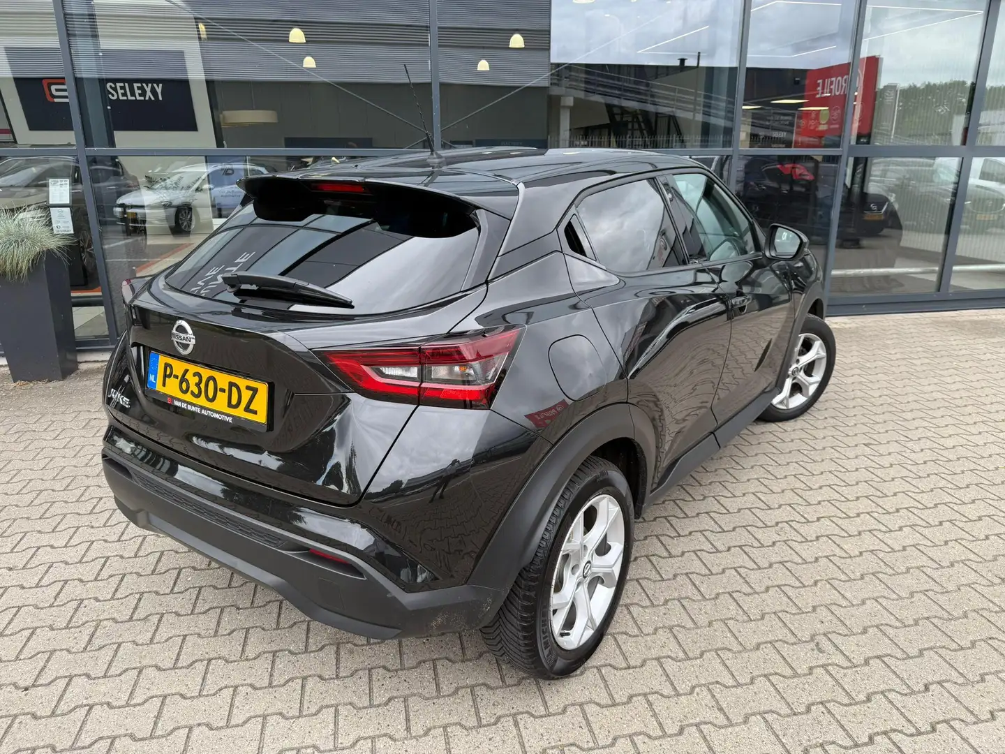 Nissan Juke 1.0 DIG-T Business Edition *Lederen Bekleding* Zwart - 2