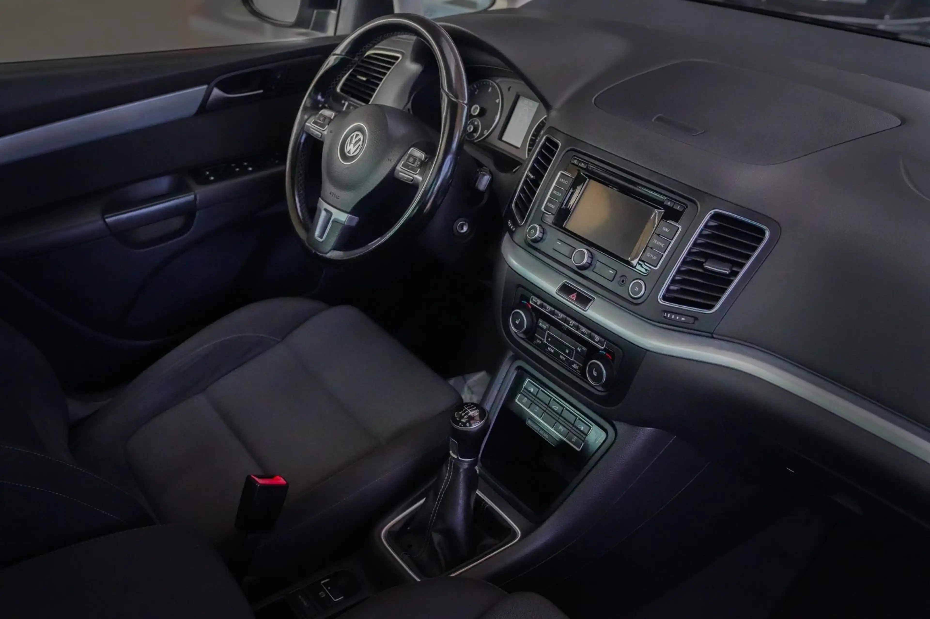 Volkswagen Sharan Style BMT *SHZ/NAVI/TEMP./PDC* — photo 6
