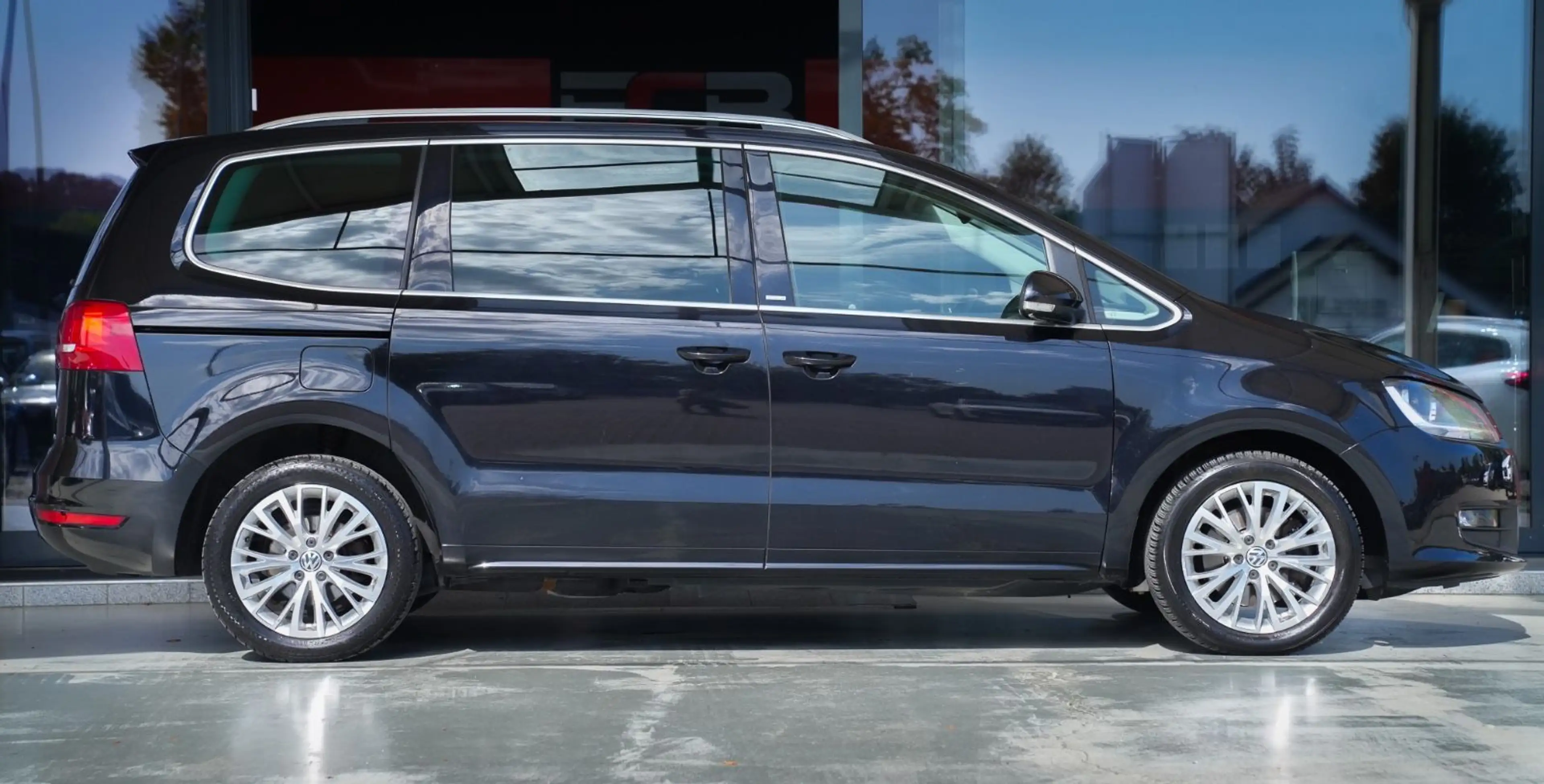 Volkswagen Sharan Style BMT *SHZ/NAVI/TEMP./PDC* — photo 10