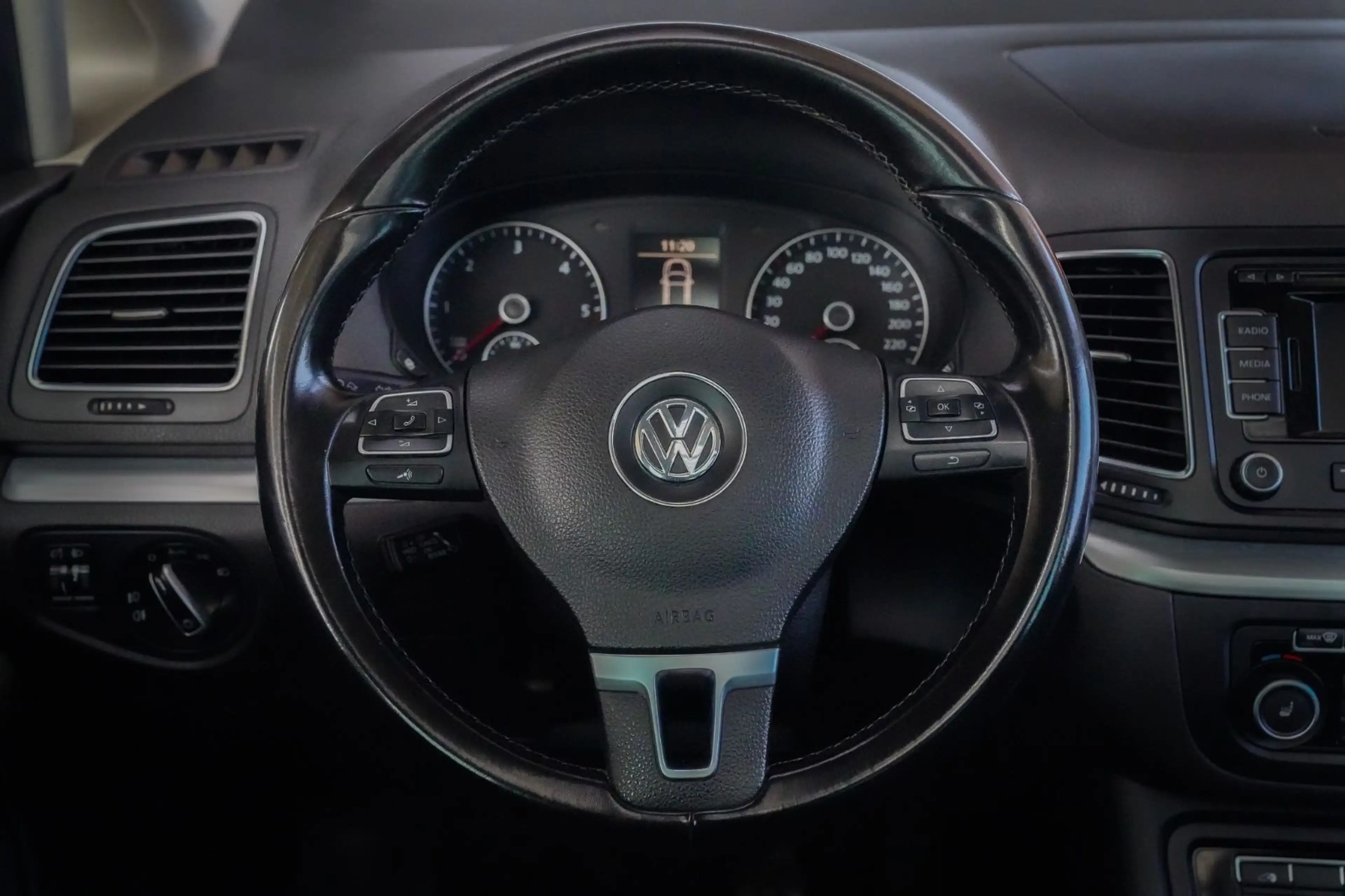 Volkswagen Sharan Style BMT *SHZ/NAVI/TEMP./PDC* — photo 2