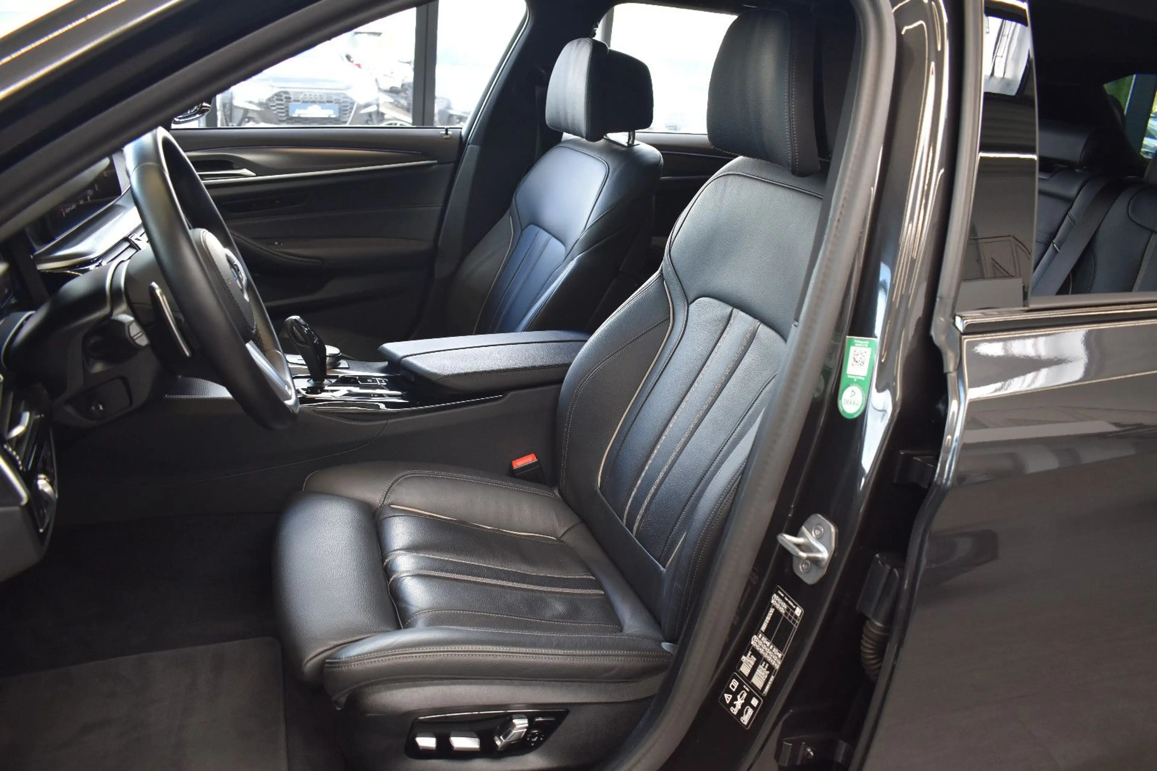 BMW 520 d Touring xDrive M-Sport LED~LiveCo~H&K~HuD — photo 8