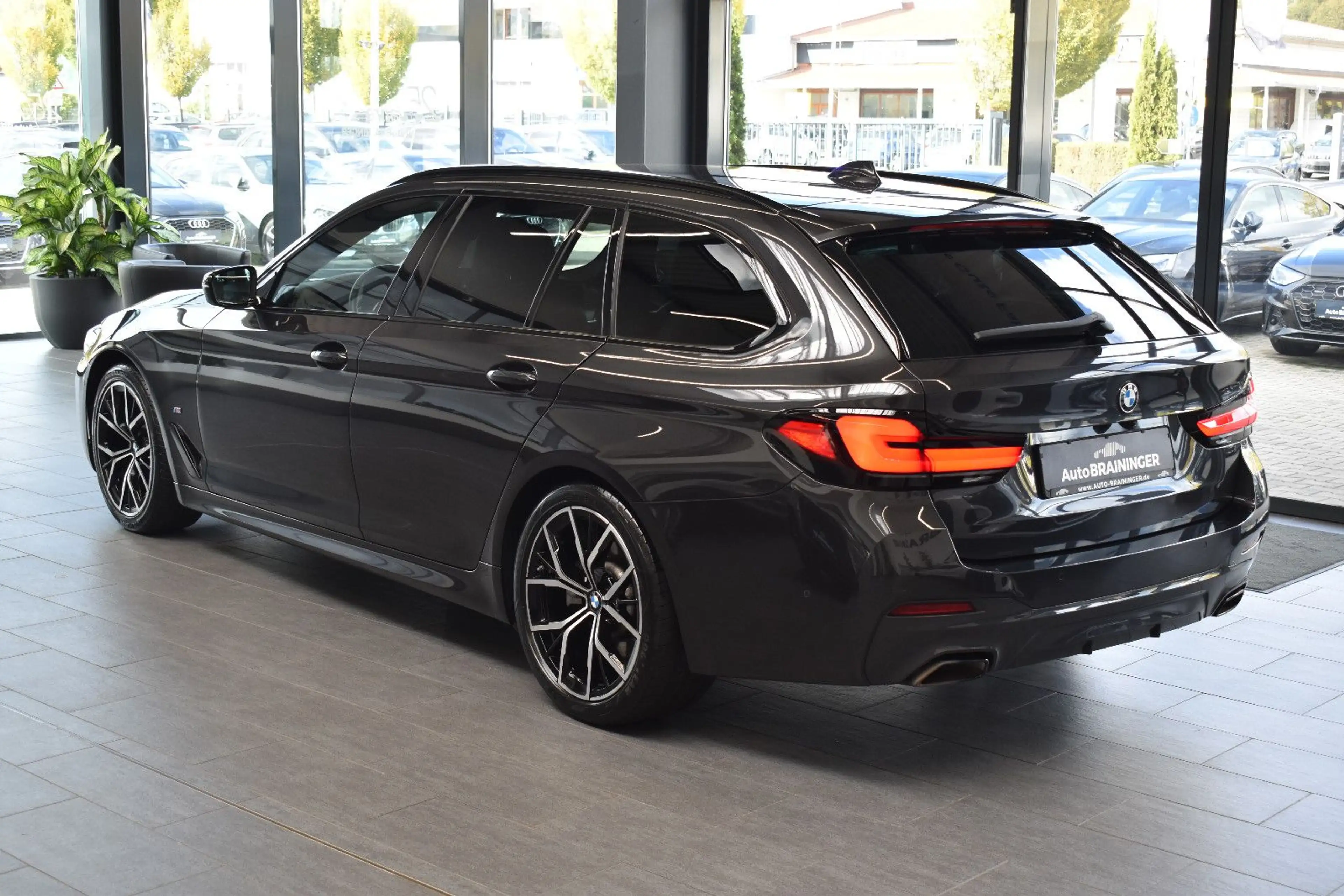 BMW 520 d Touring xDrive M-Sport LED~LiveCo~H&K~HuD — photo 7