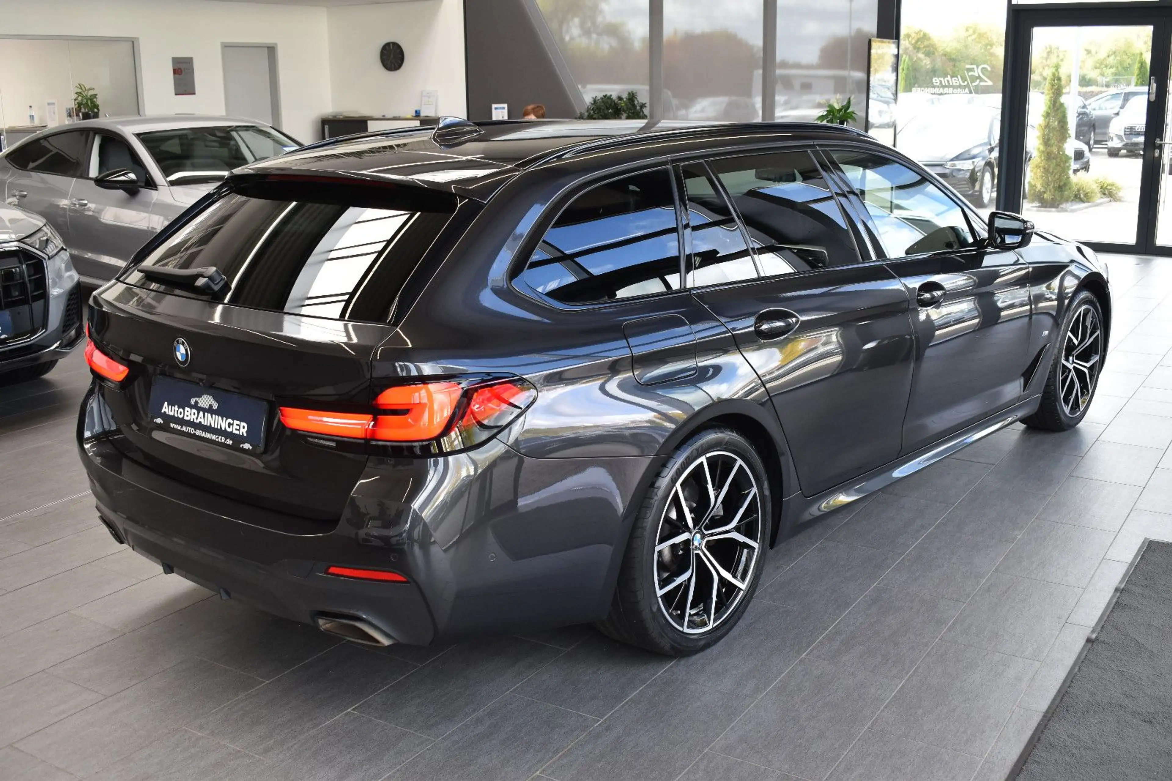 BMW 520 d Touring xDrive M-Sport LED~LiveCo~H&K~HuD — photo 2