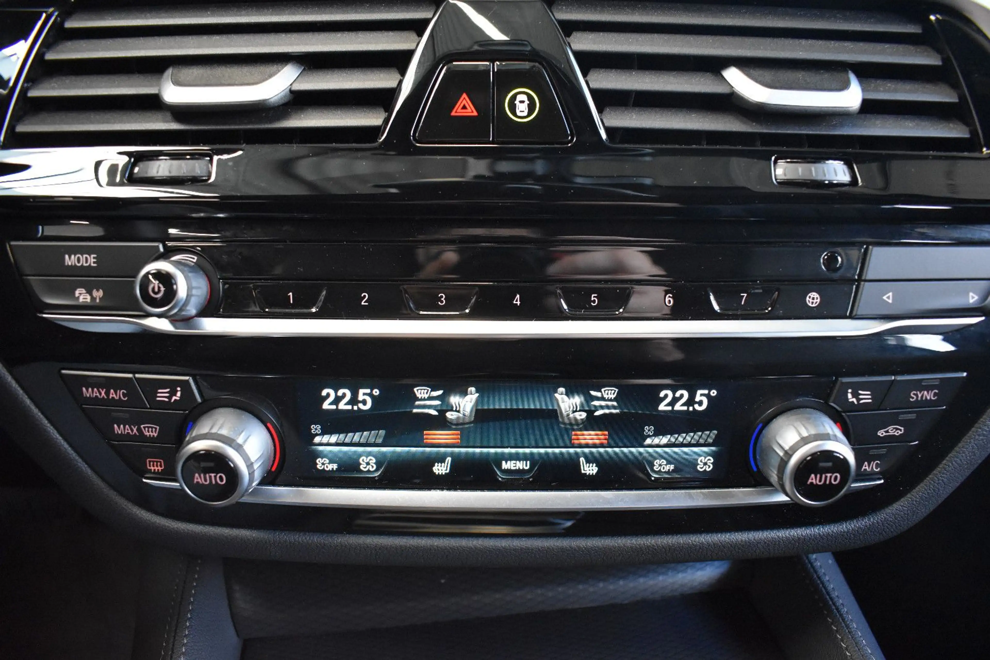 BMW 520 d Touring xDrive M-Sport LED~LiveCo~H&K~HuD — photo 13
