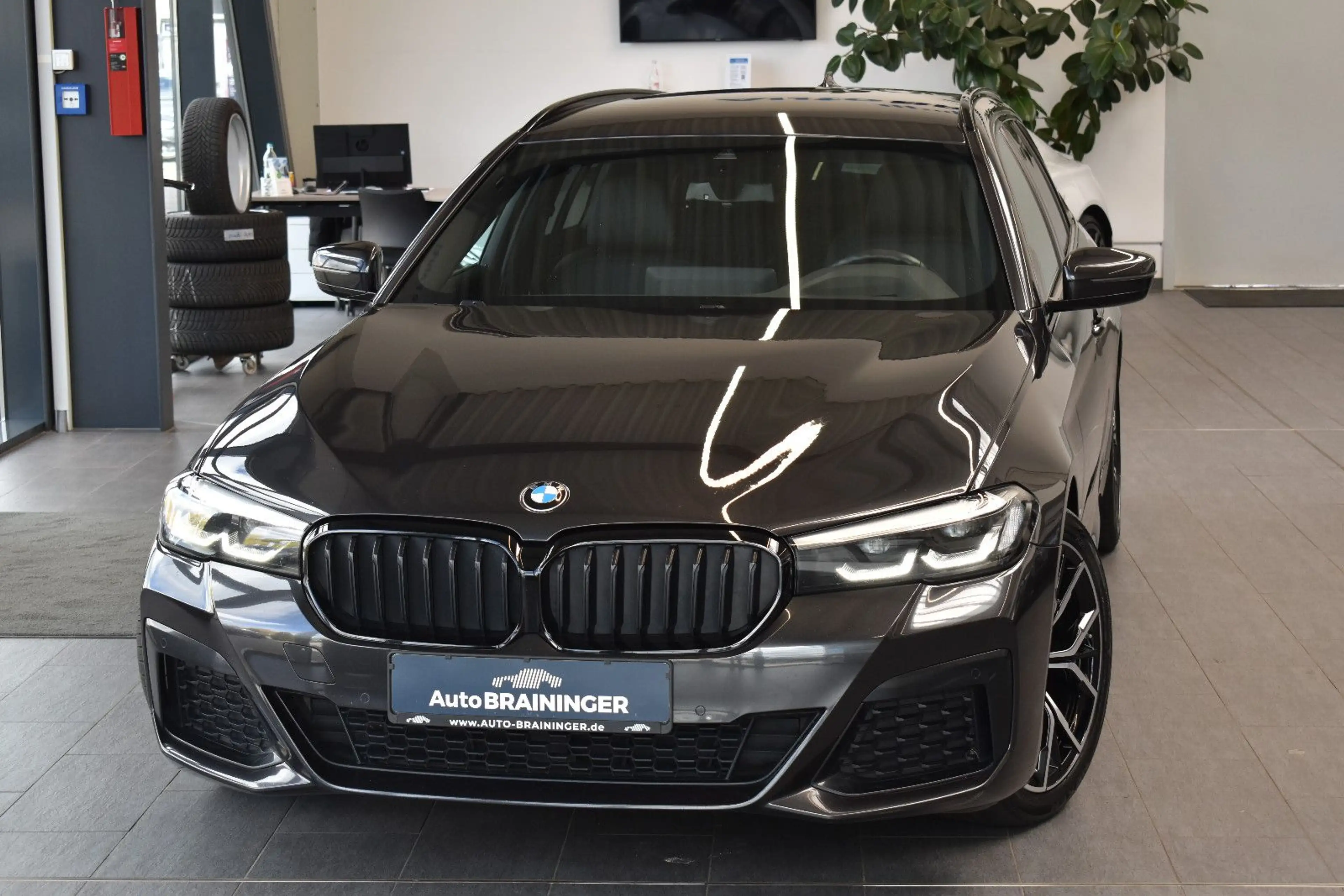 BMW 520 d Touring xDrive M-Sport LED~LiveCo~H&K~HuD