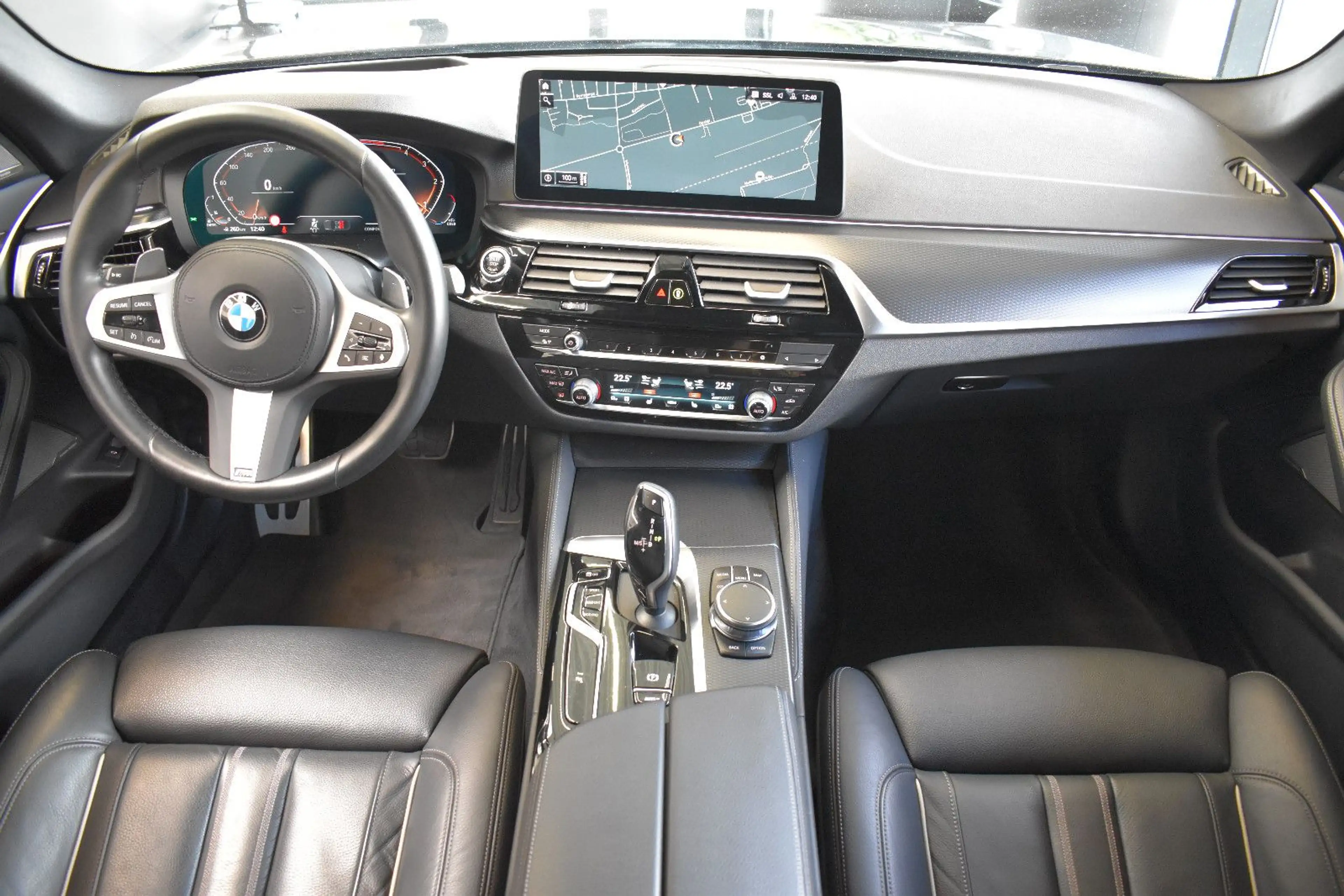 BMW 520 d Touring xDrive M-Sport LED~LiveCo~H&K~HuD — photo 3