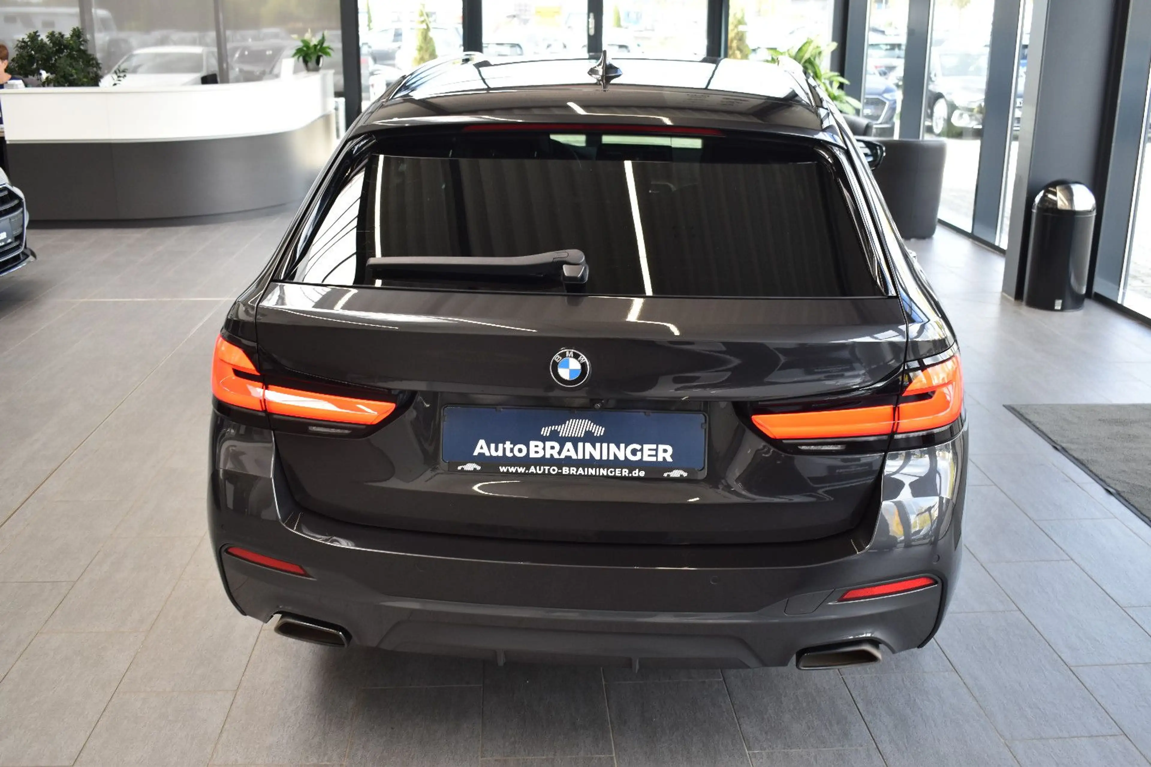 BMW 520 d Touring xDrive M-Sport LED~LiveCo~H&K~HuD — photo 6