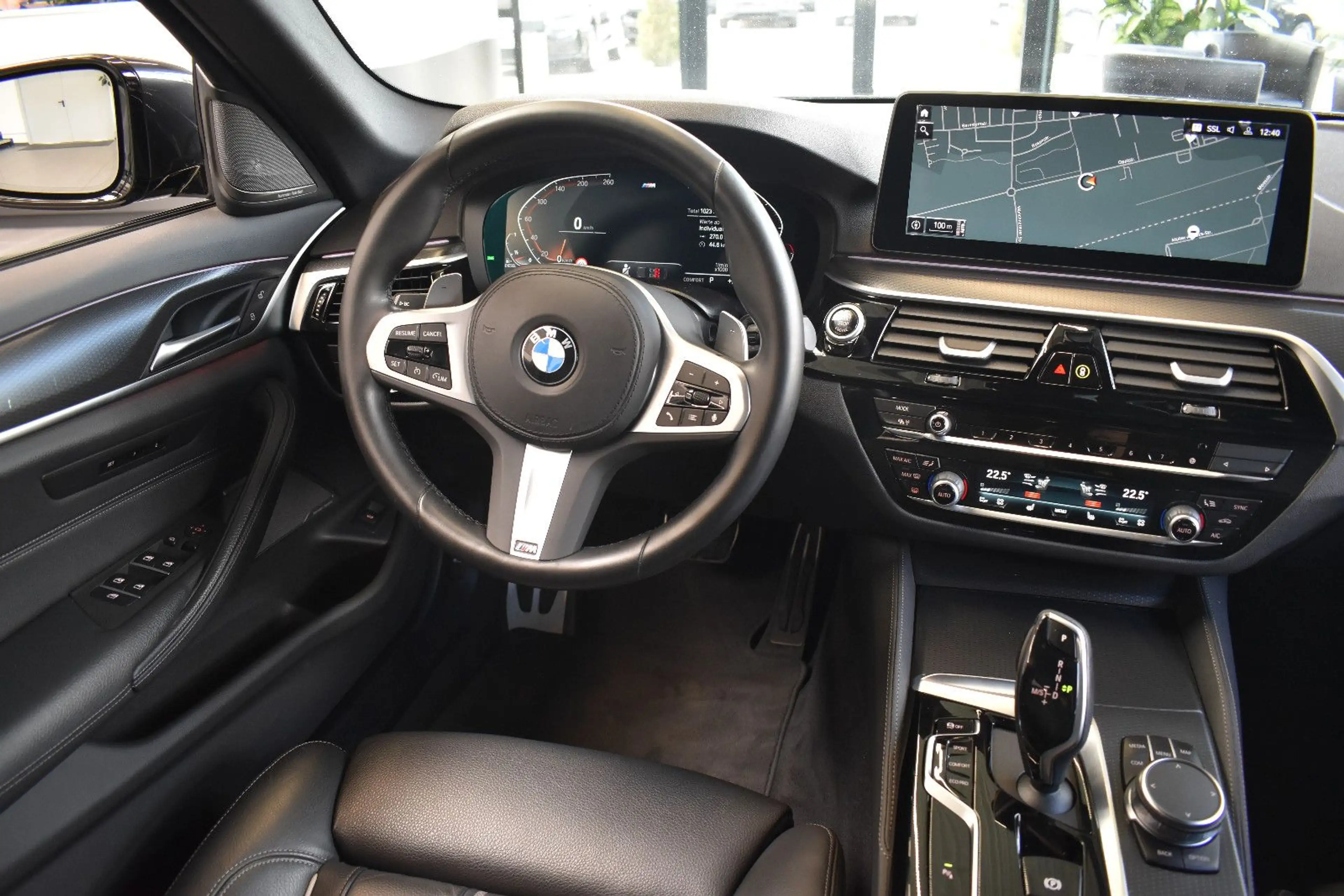 BMW 520 d Touring xDrive M-Sport LED~LiveCo~H&K~HuD — photo 10