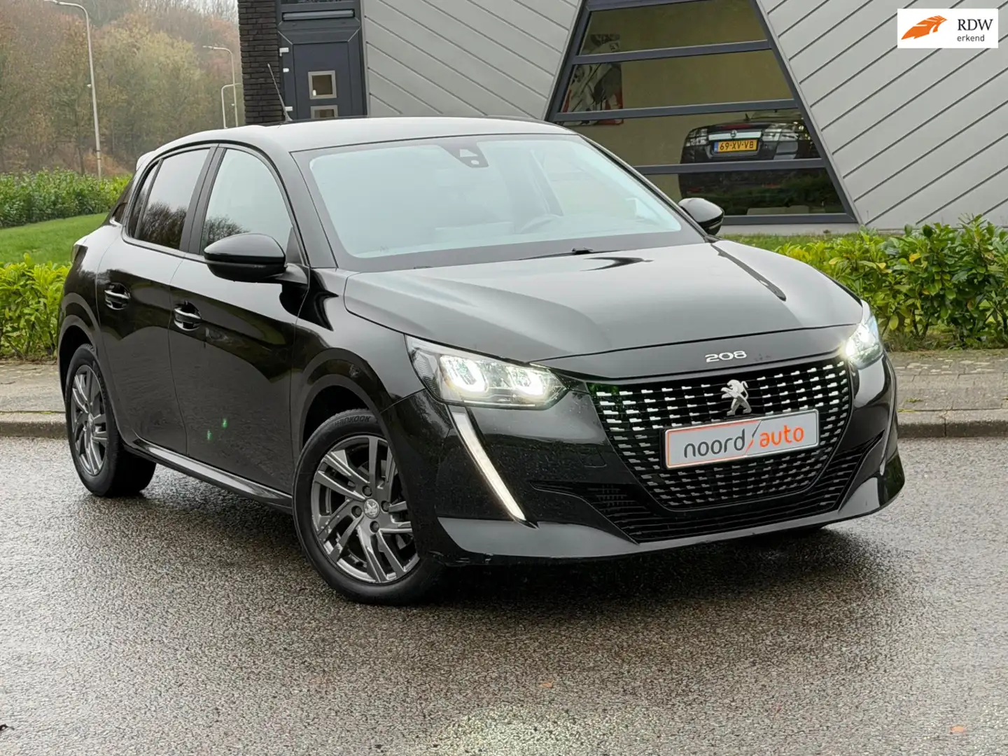 Peugeot 208 1.2 GT Automaat | Clima | Navi | DAB | Schwarz - 1